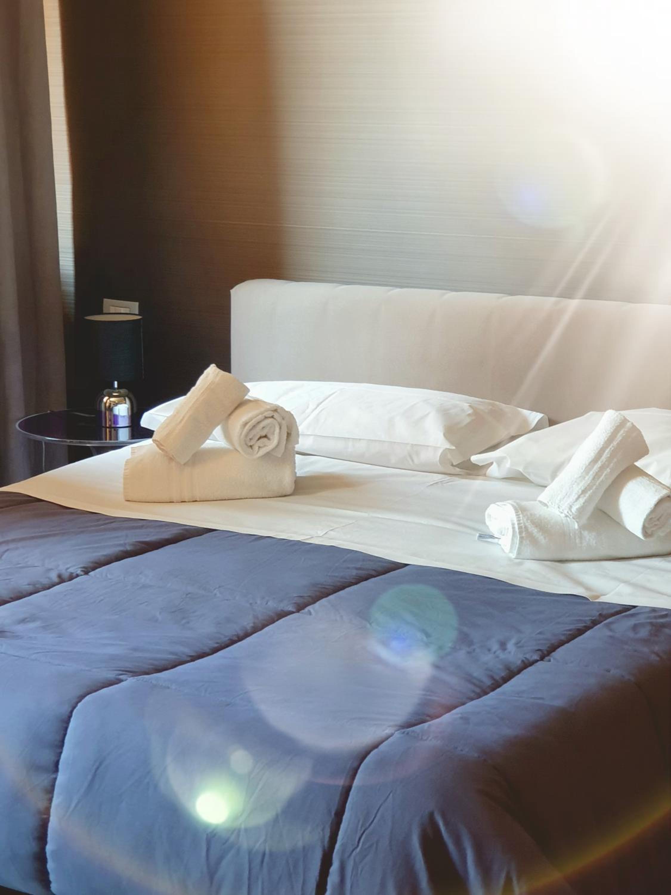 Superior King Room - Photo 9