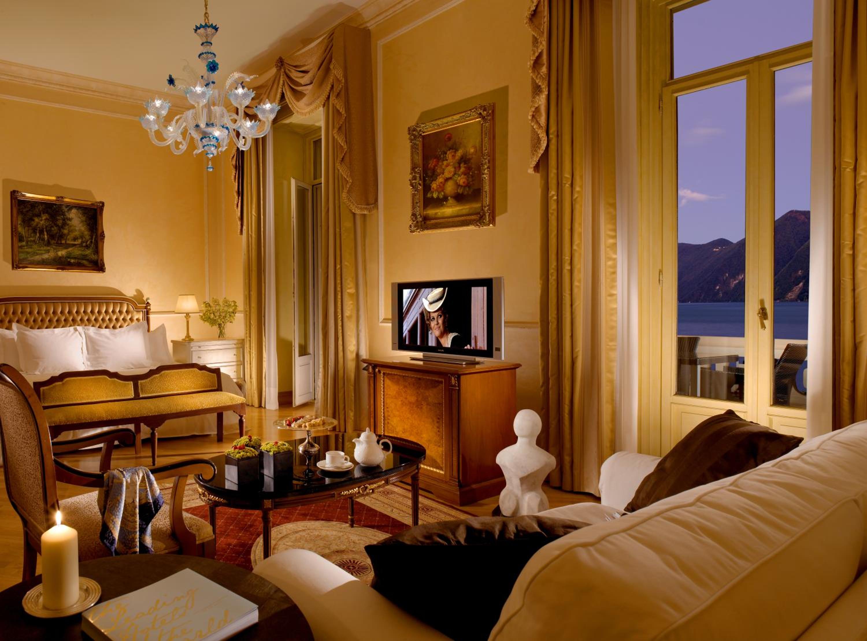 Junior Suite Palace with Lake View - Photo 1