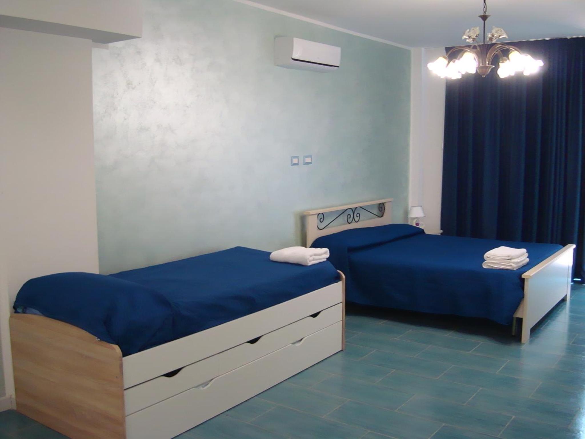Quadruple Room with Private Bathroom photo 3
