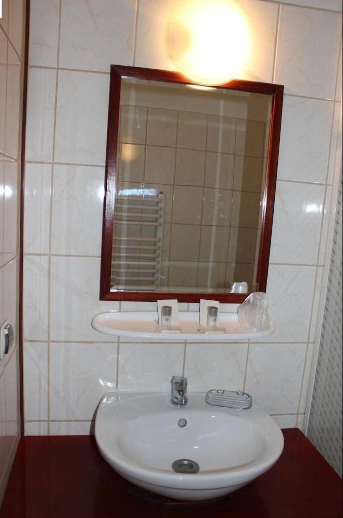Twin Room - Photo 3