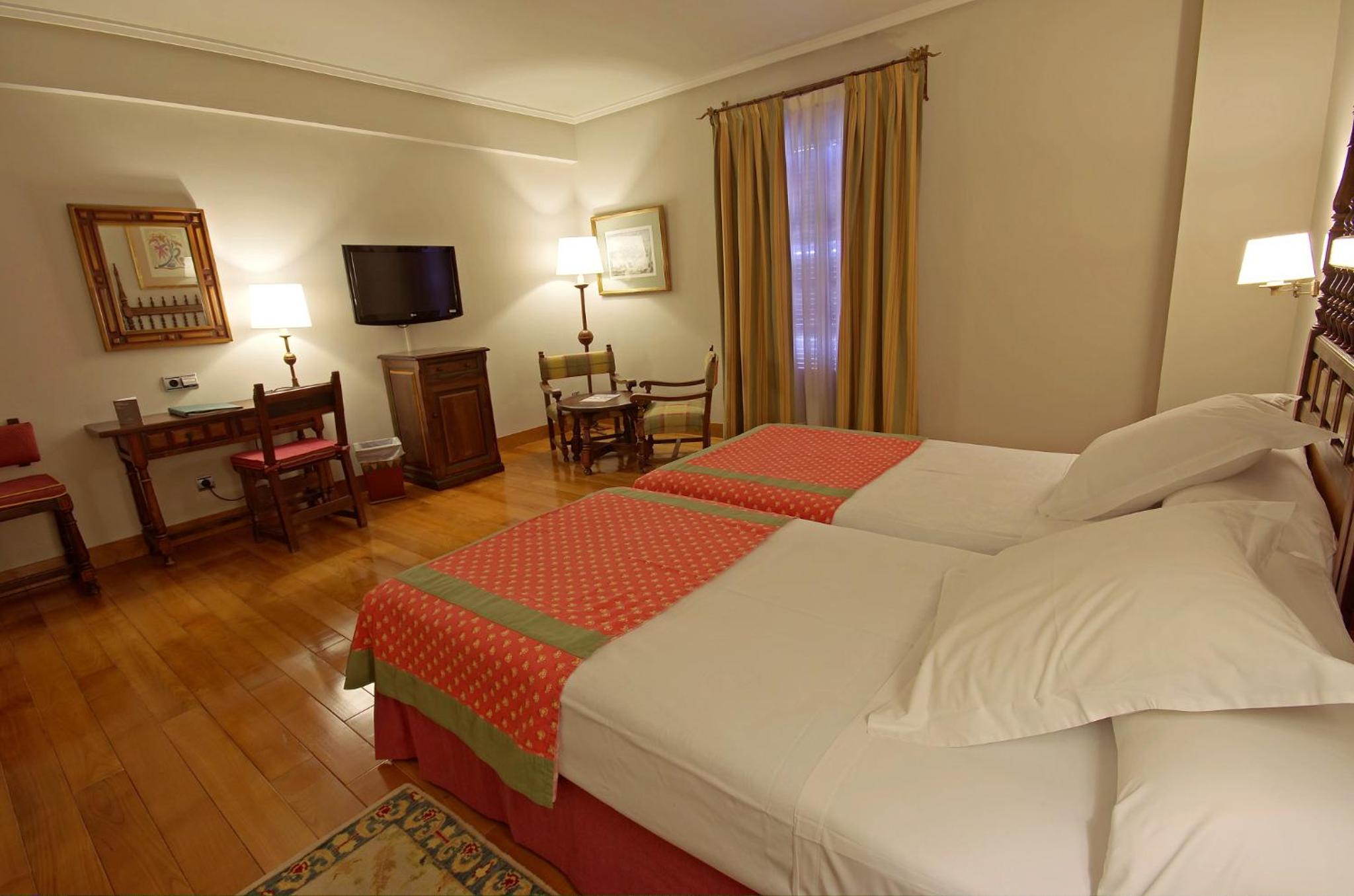 Standard Double Room - Photo 9