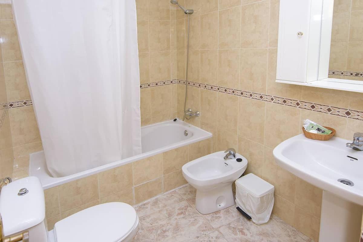 Twin Room - Photo 2