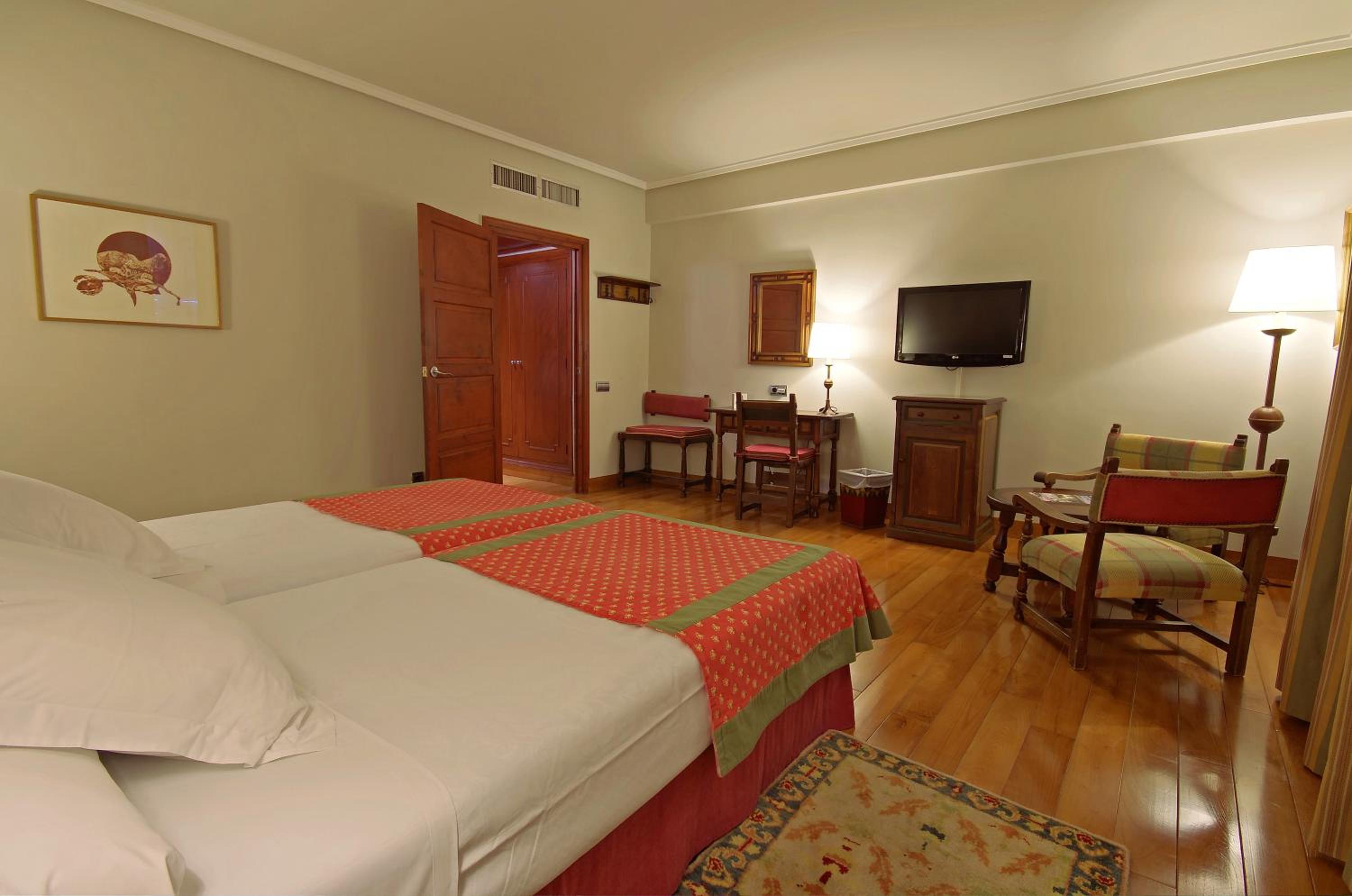Standard Double Room - Photo 7