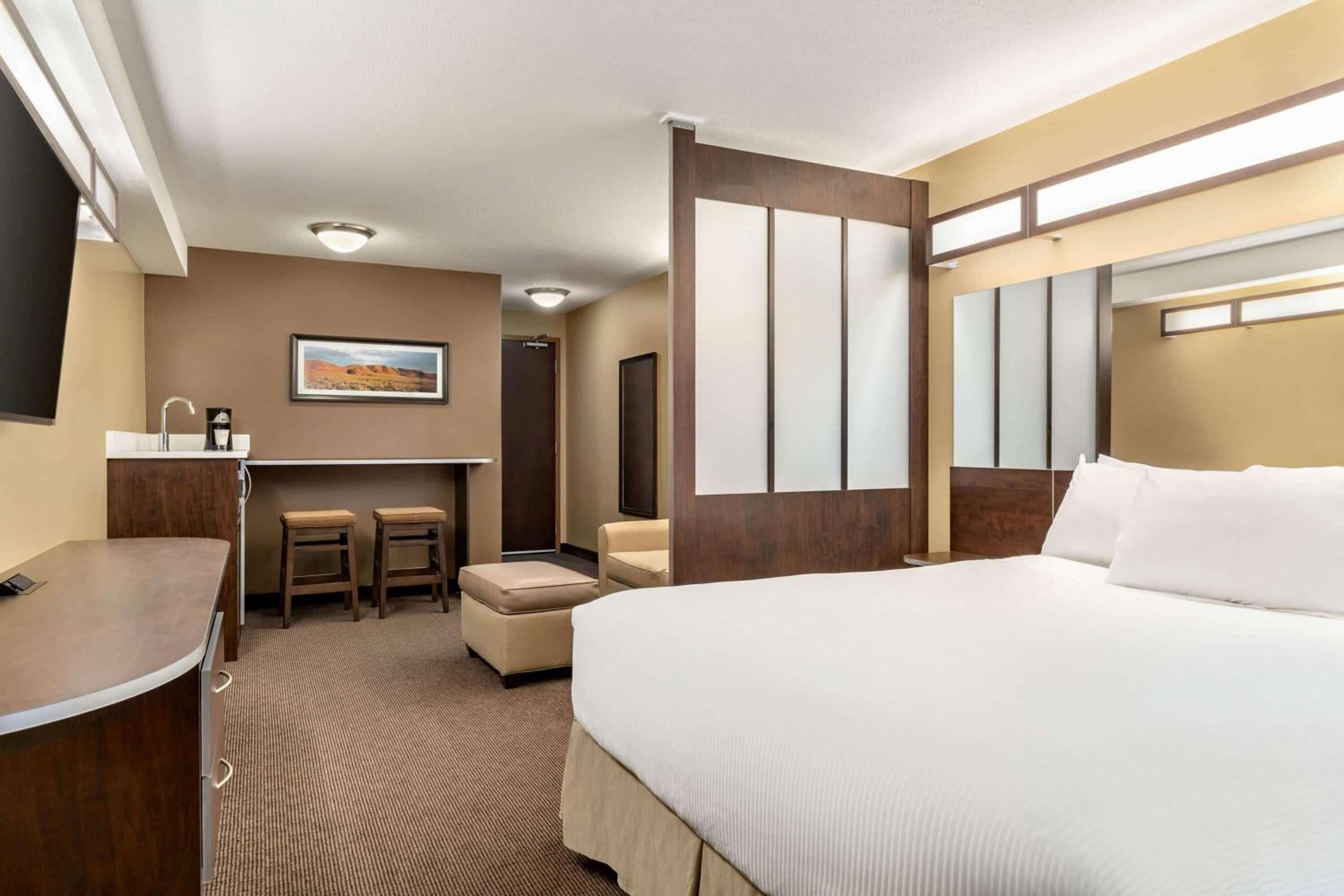 Business Queen Room - Non-Smoking - Photo 5