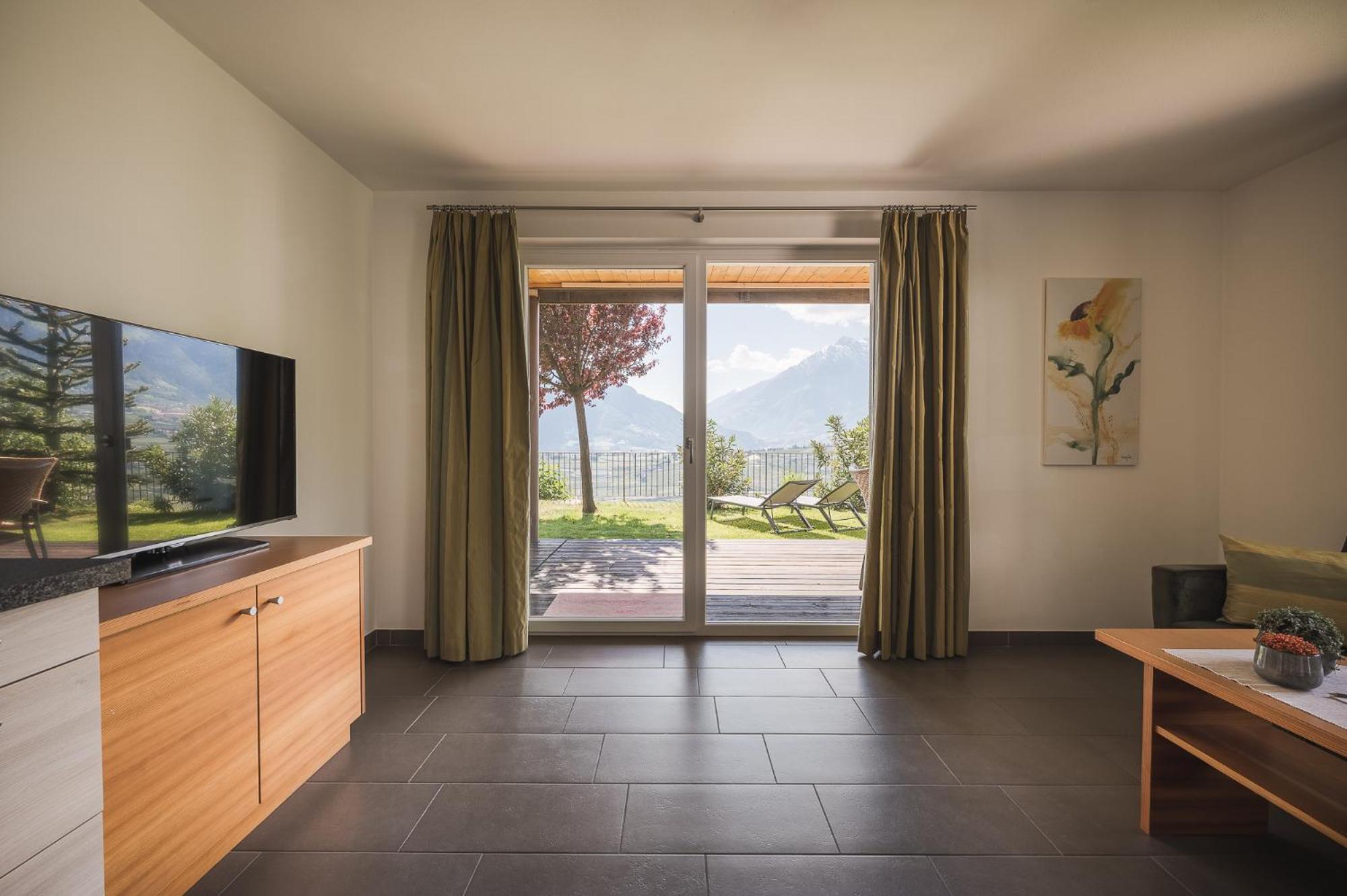 Two-Bedroom Apartment with Garden photo 1