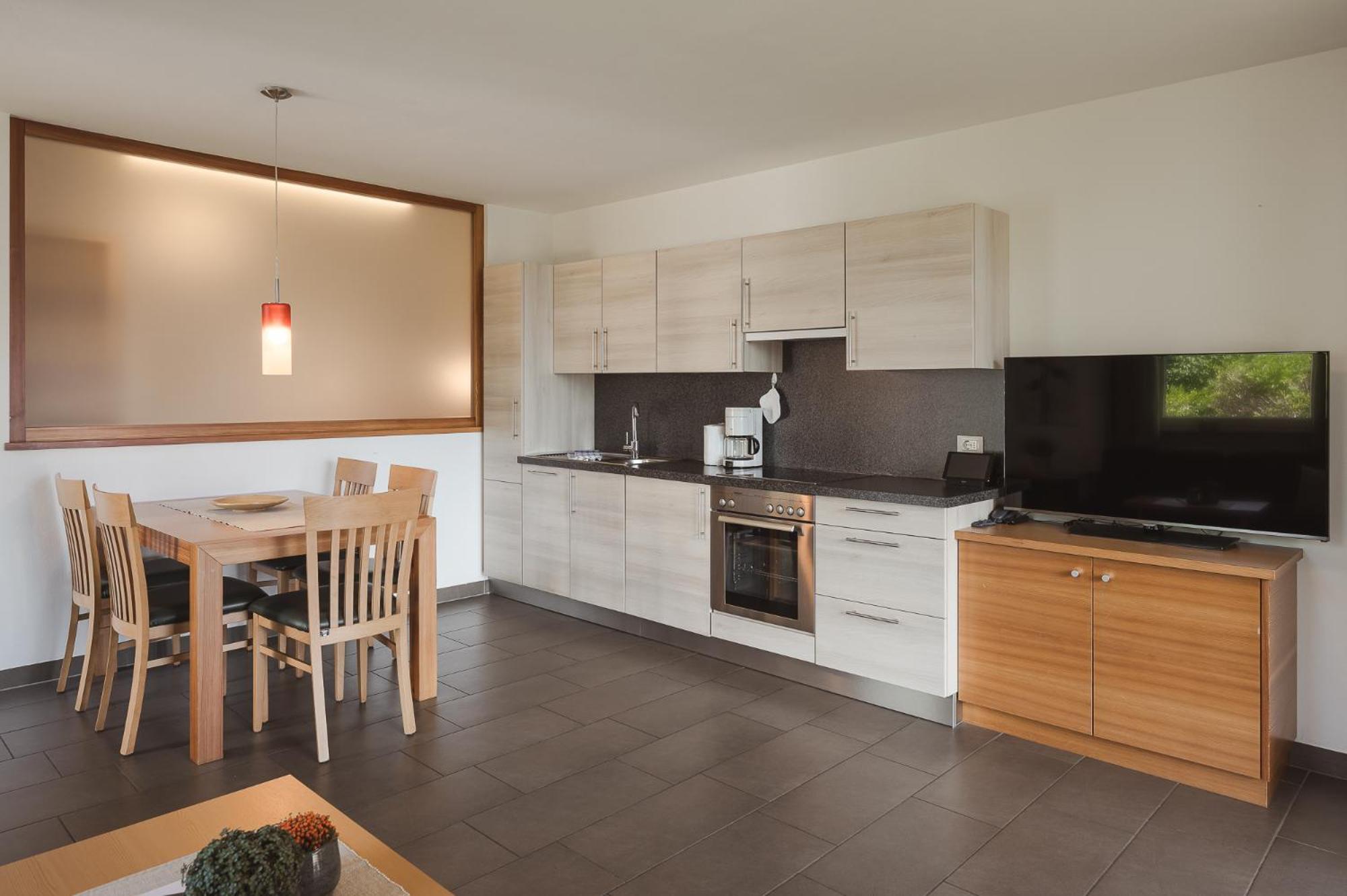 Two-Bedroom Apartment with Garden photo 3