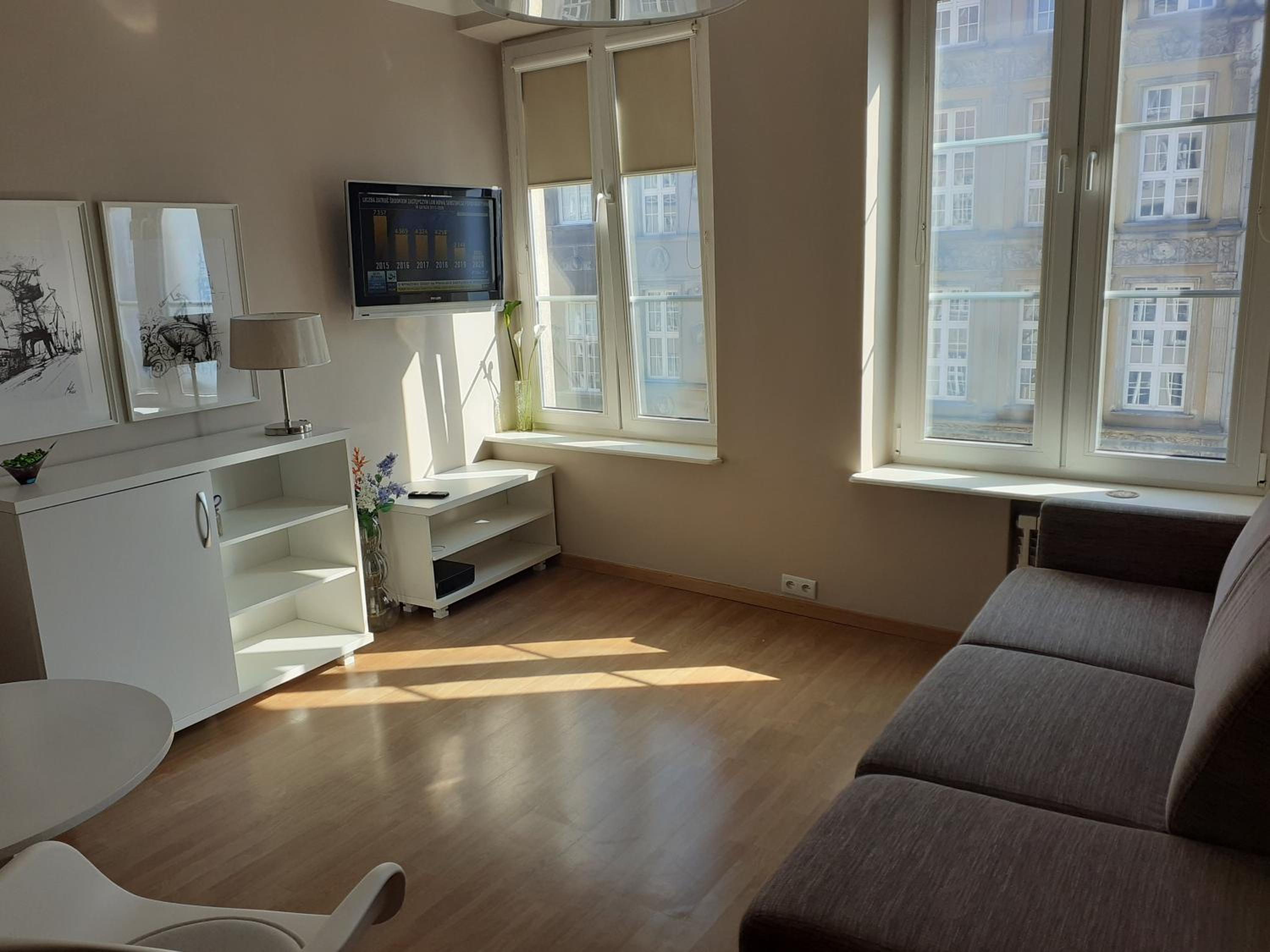 One-Bedroom Apartment - Photo 1