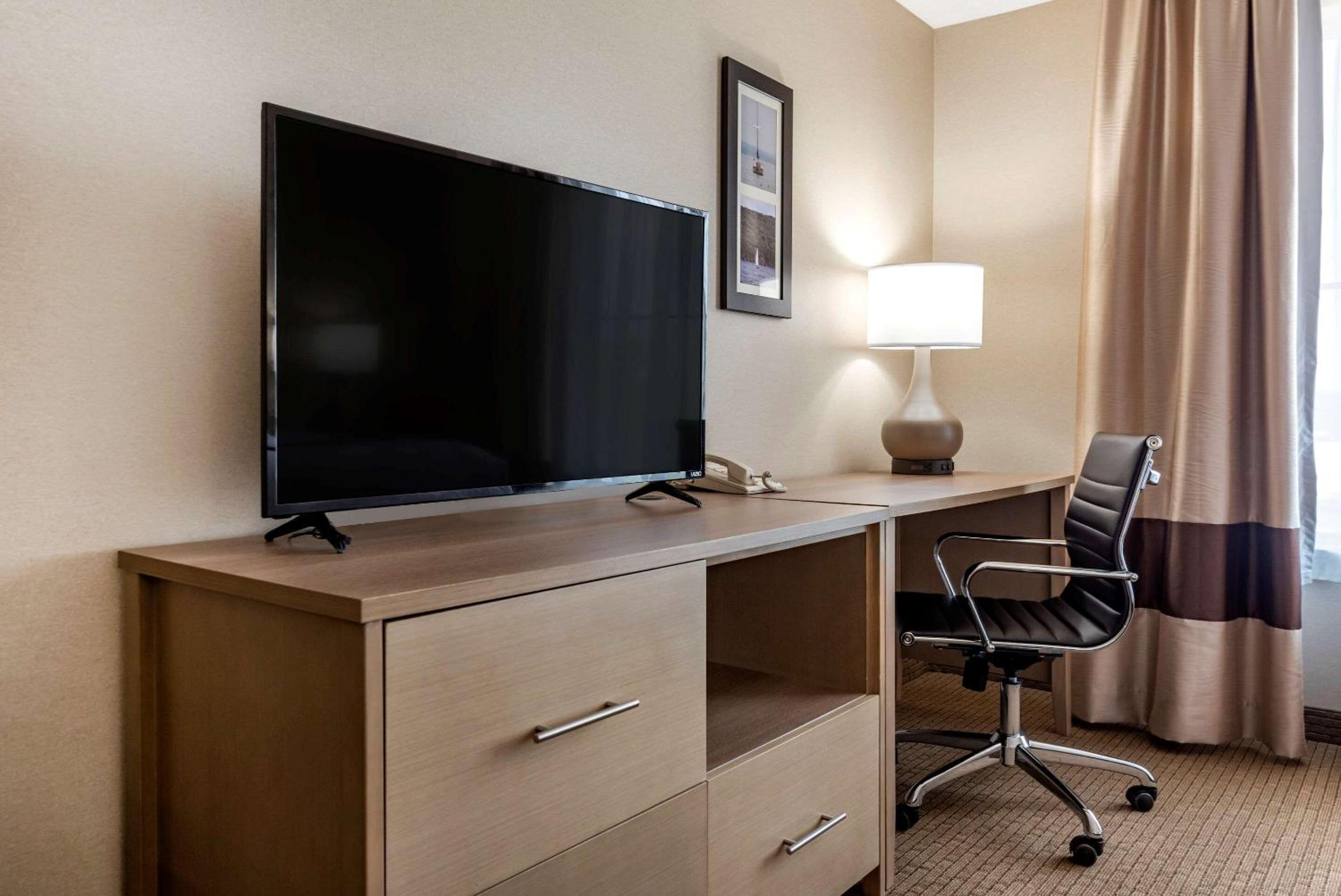 King Room - Non-Smoking - Photo 2