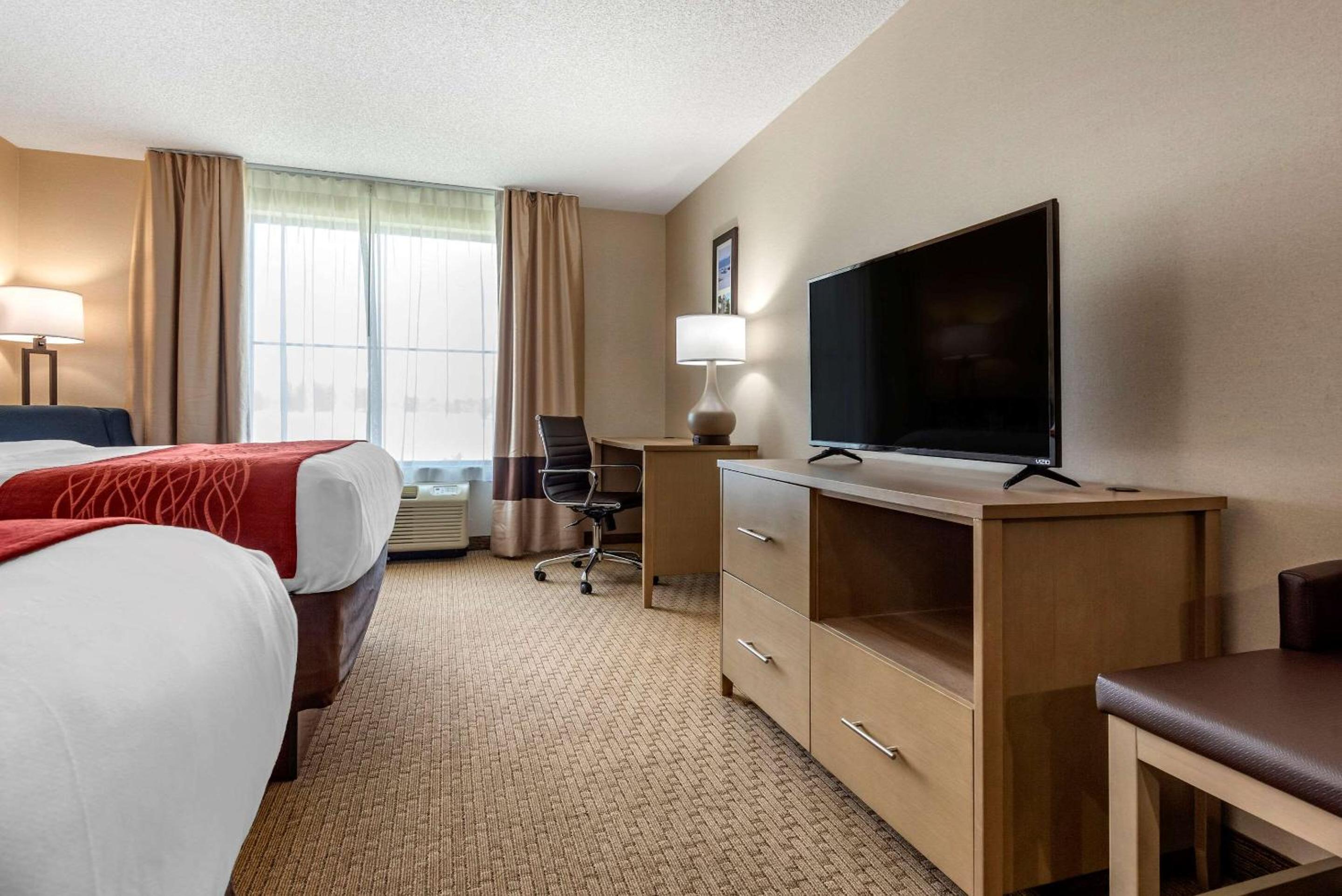 Queen Room with Two Queen Beds - Accessible/Non-Smoking  - Photo 3