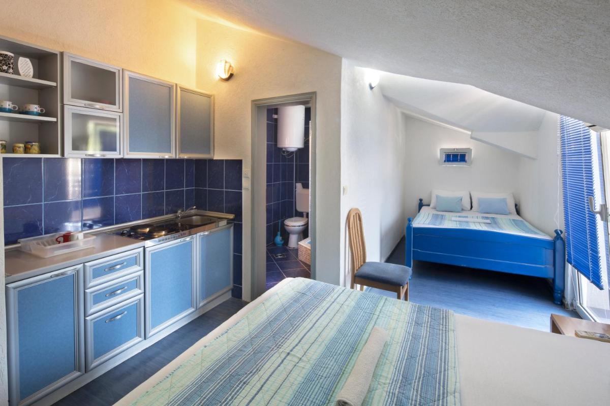 Studio with Balcony (4 Adults)  photo 2