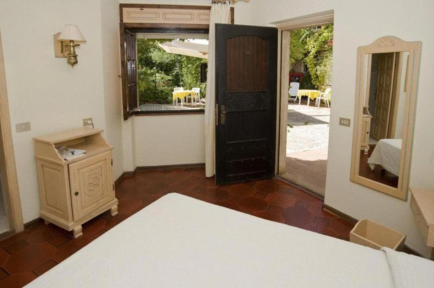 Double Room - Photo 5
