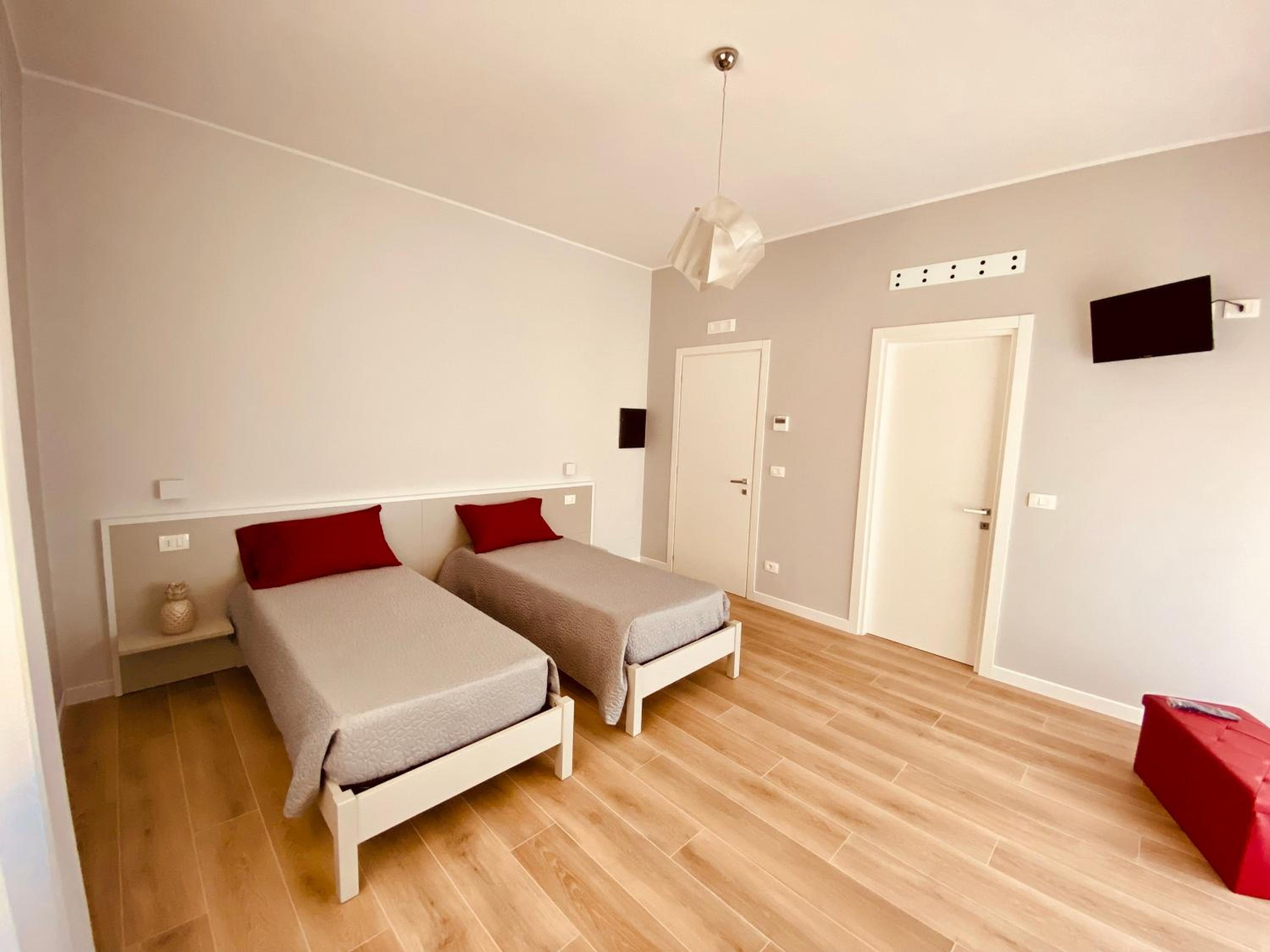 Twin Room - Photo 2