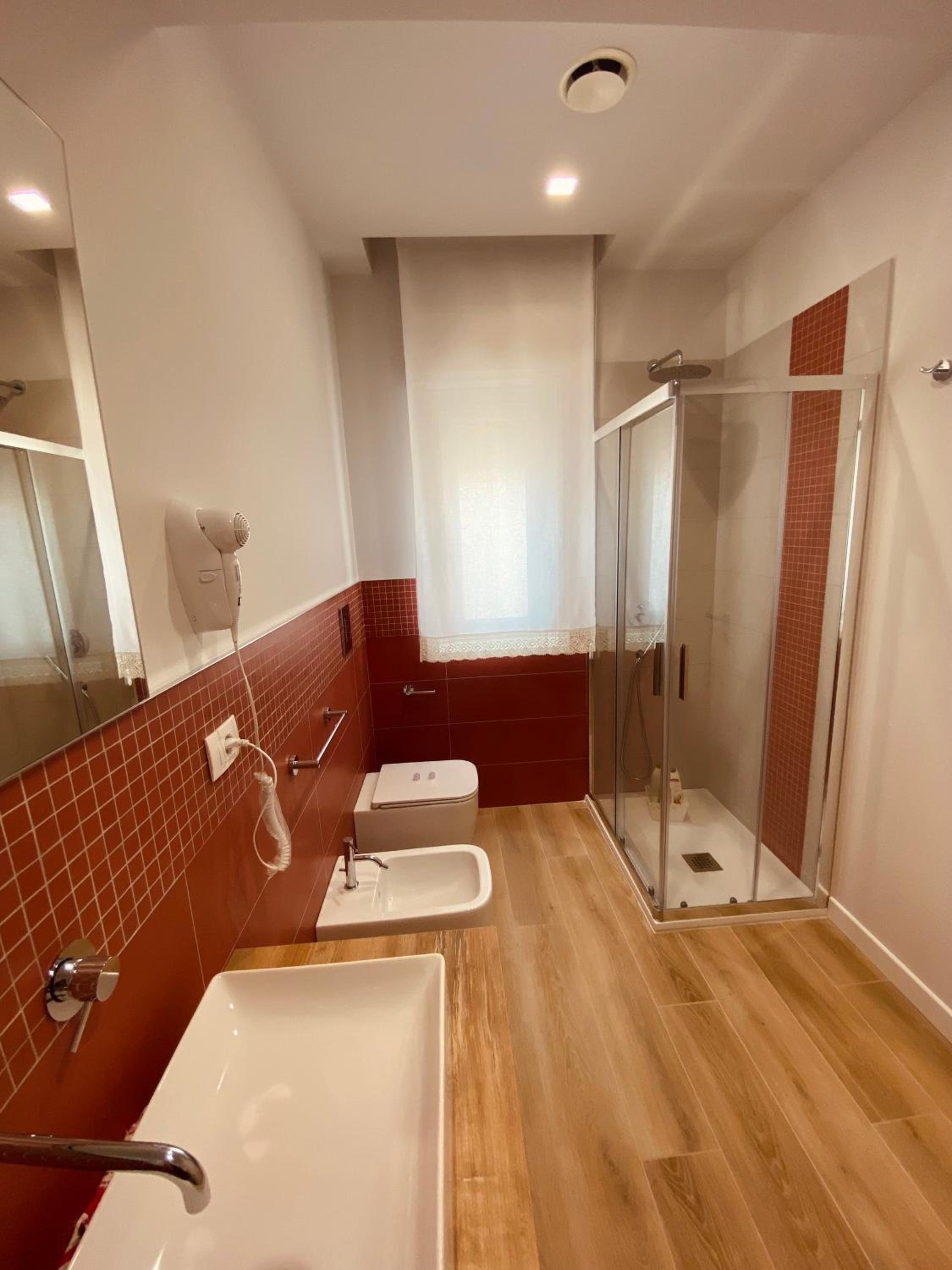 Twin Room - Photo 9