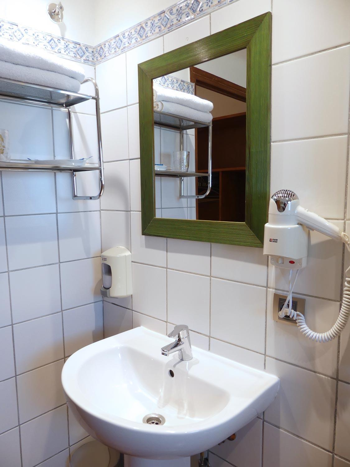 Standard Double Room Breakfast Included - Double bed + Single bed, photo 6