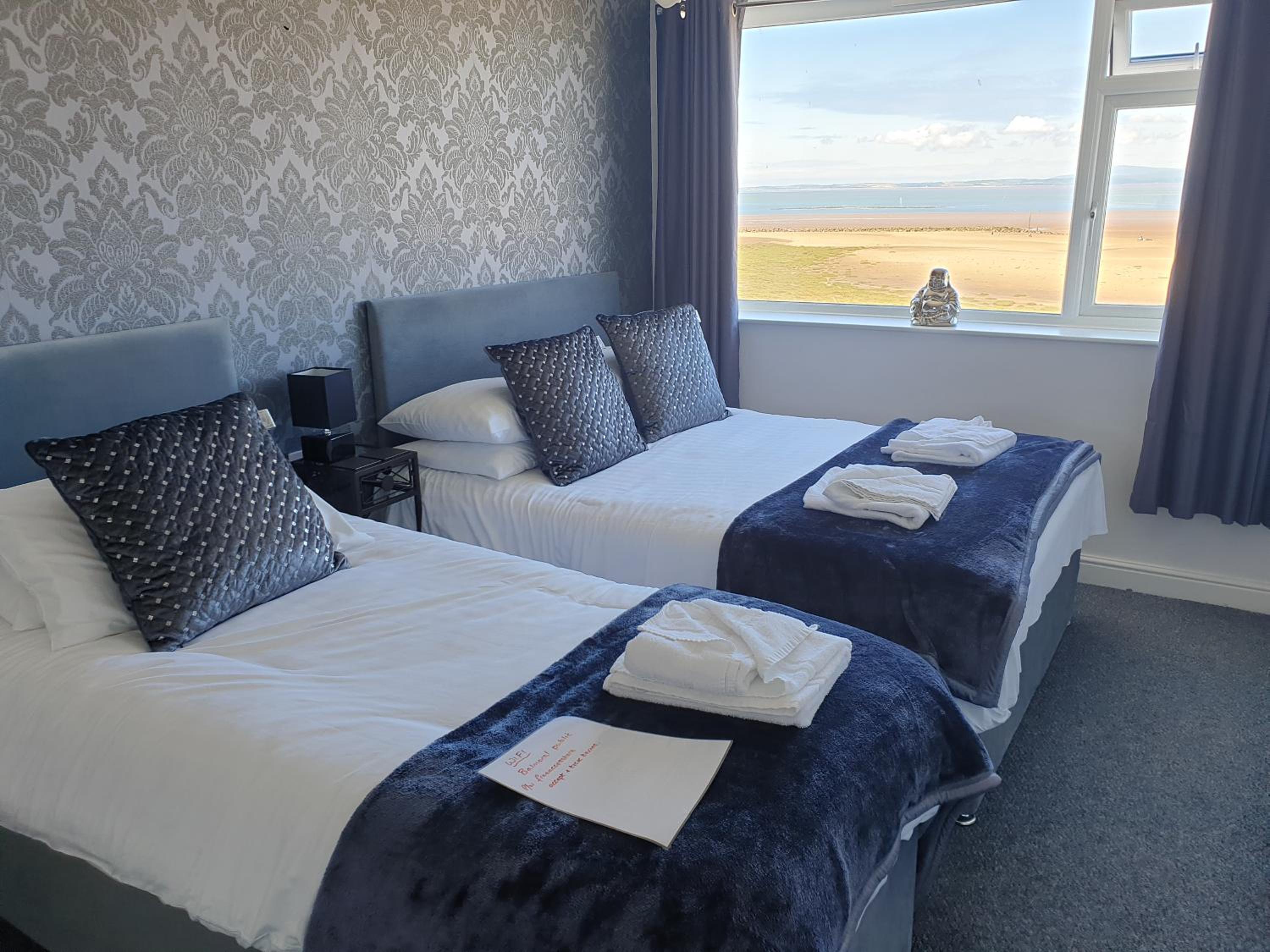 Family Room with Sea View photo 2