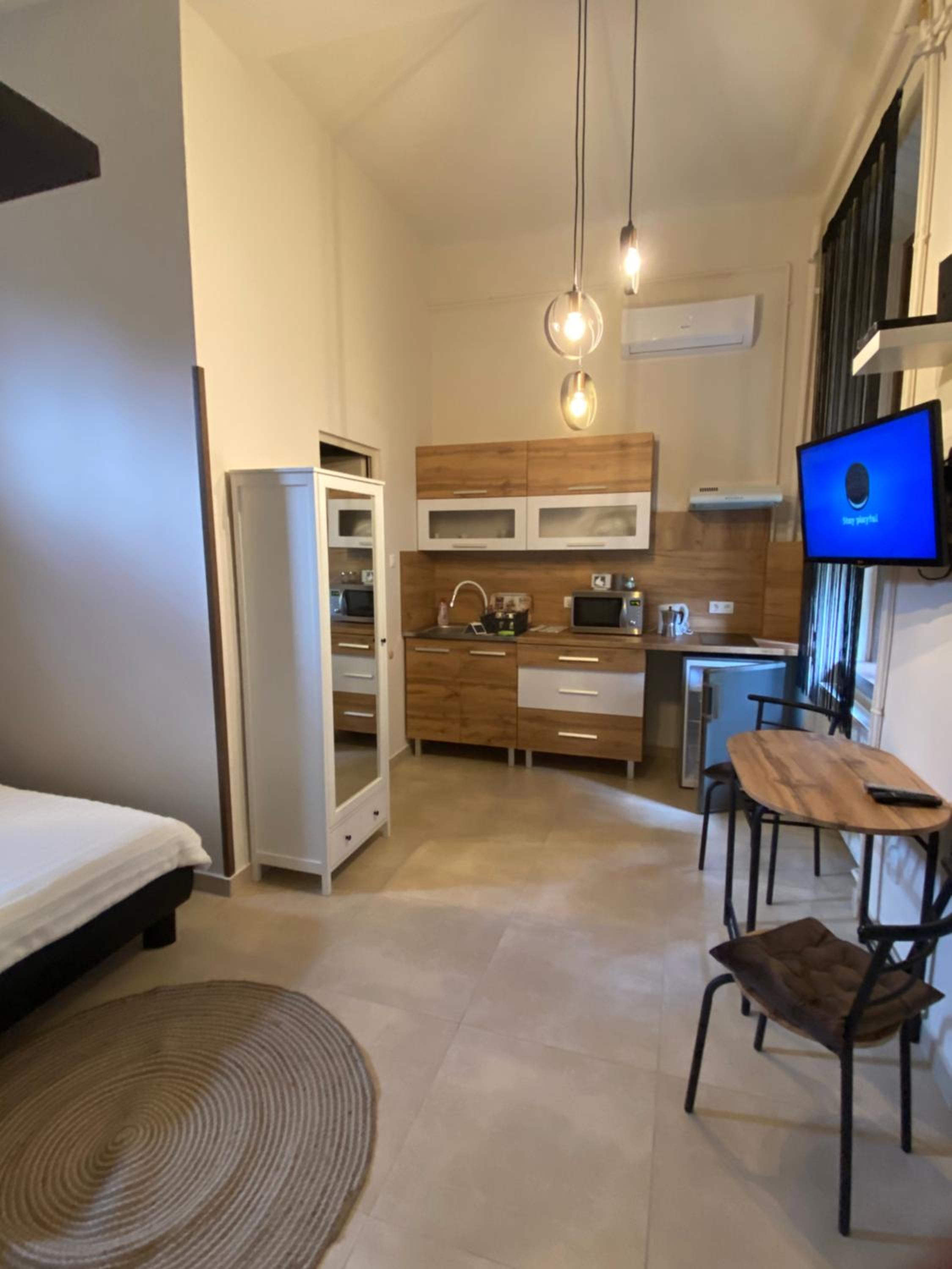 One-Bedroom Apartment photo 2