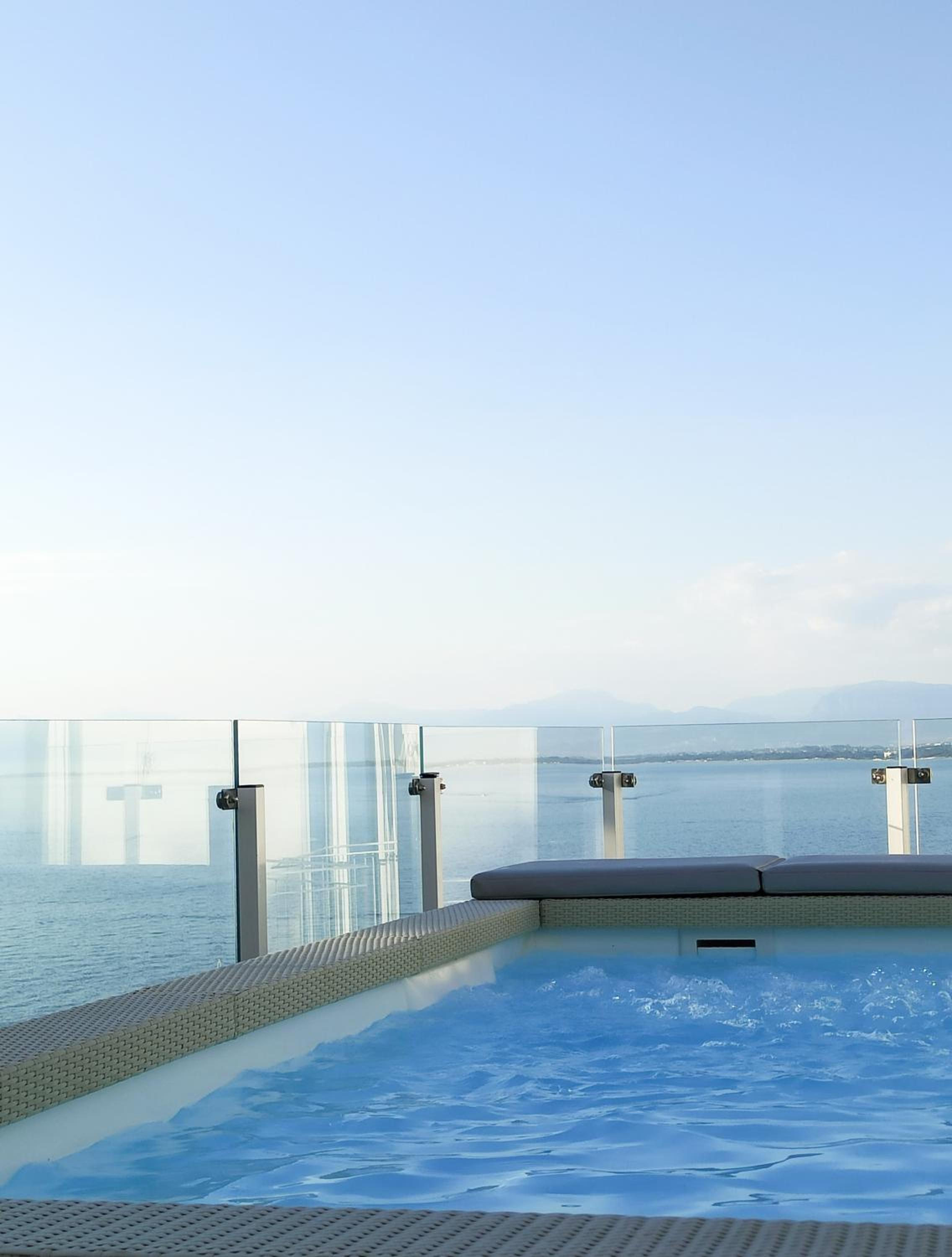Deluxe Double Room with Balcony and Sea View photo 3