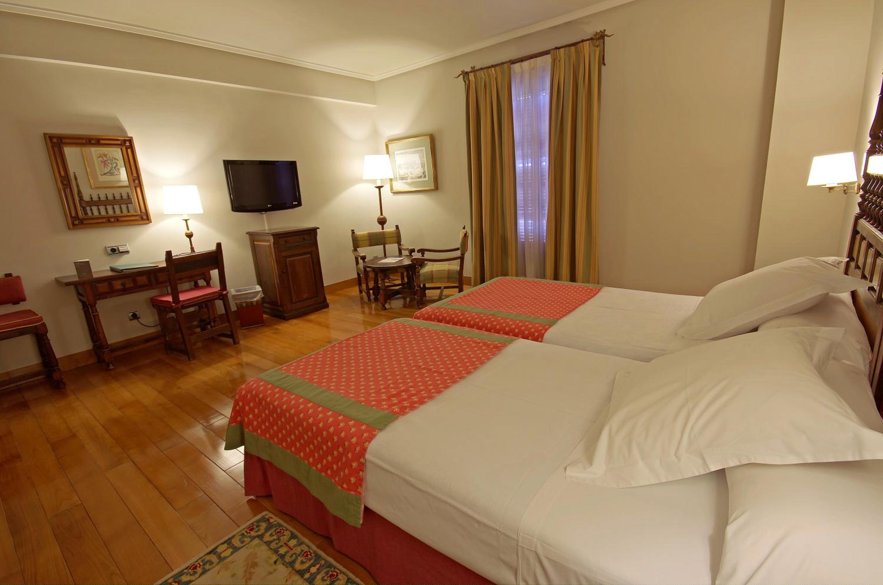 Standard Double Room (3 Adults) - Photo 1