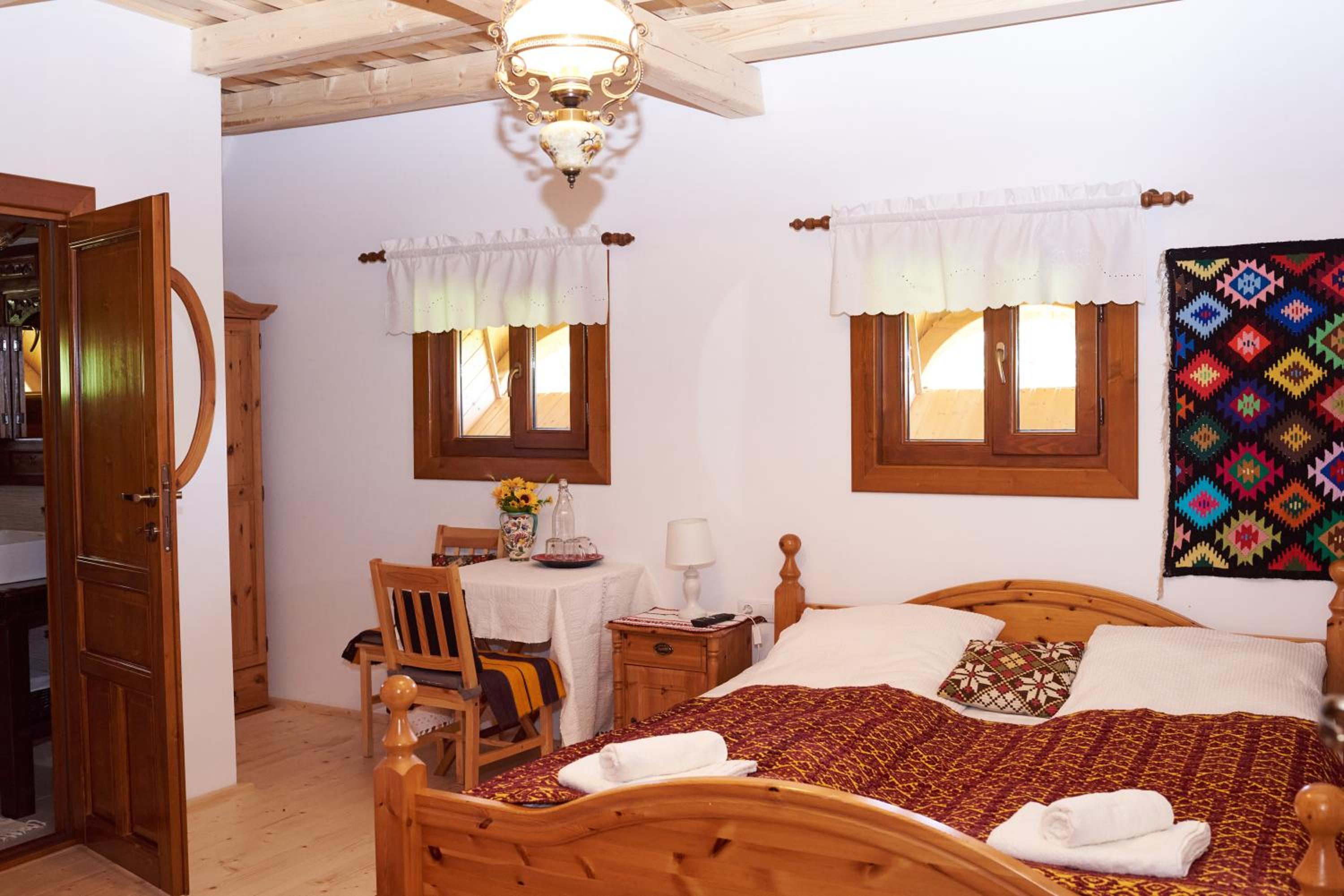 Deluxe Room (2 Adults + 1 Child) - Photo 6