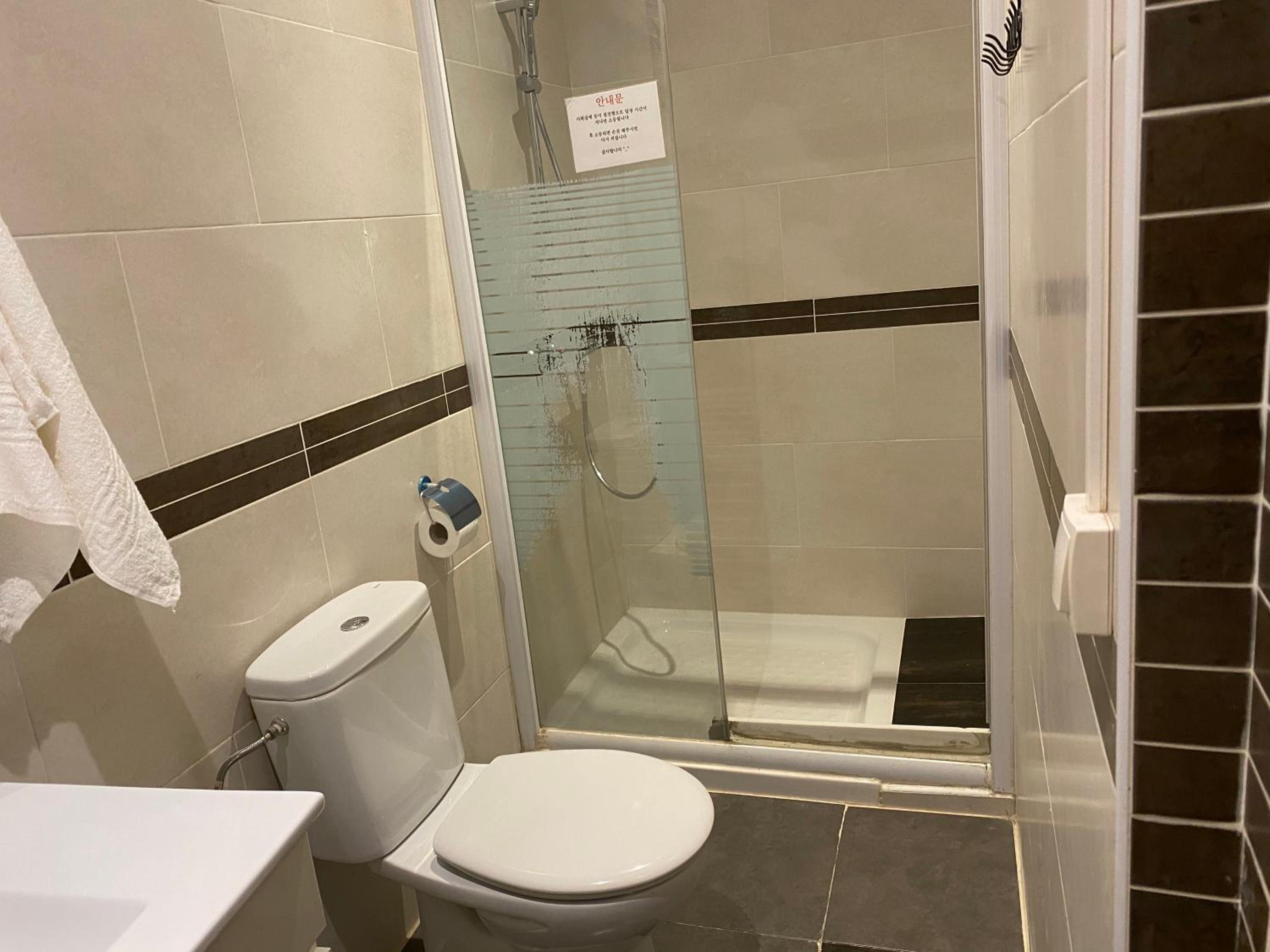 Triple Room with Private Bathroom photo 2
