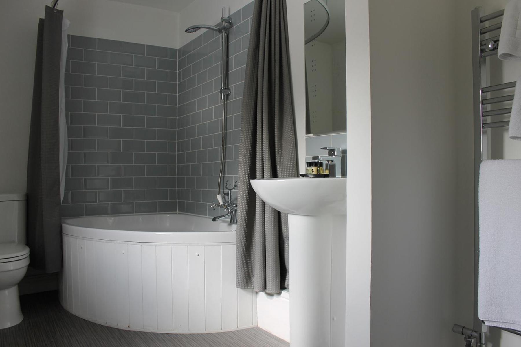 Deluxe Double or Twin Room - Photo 4