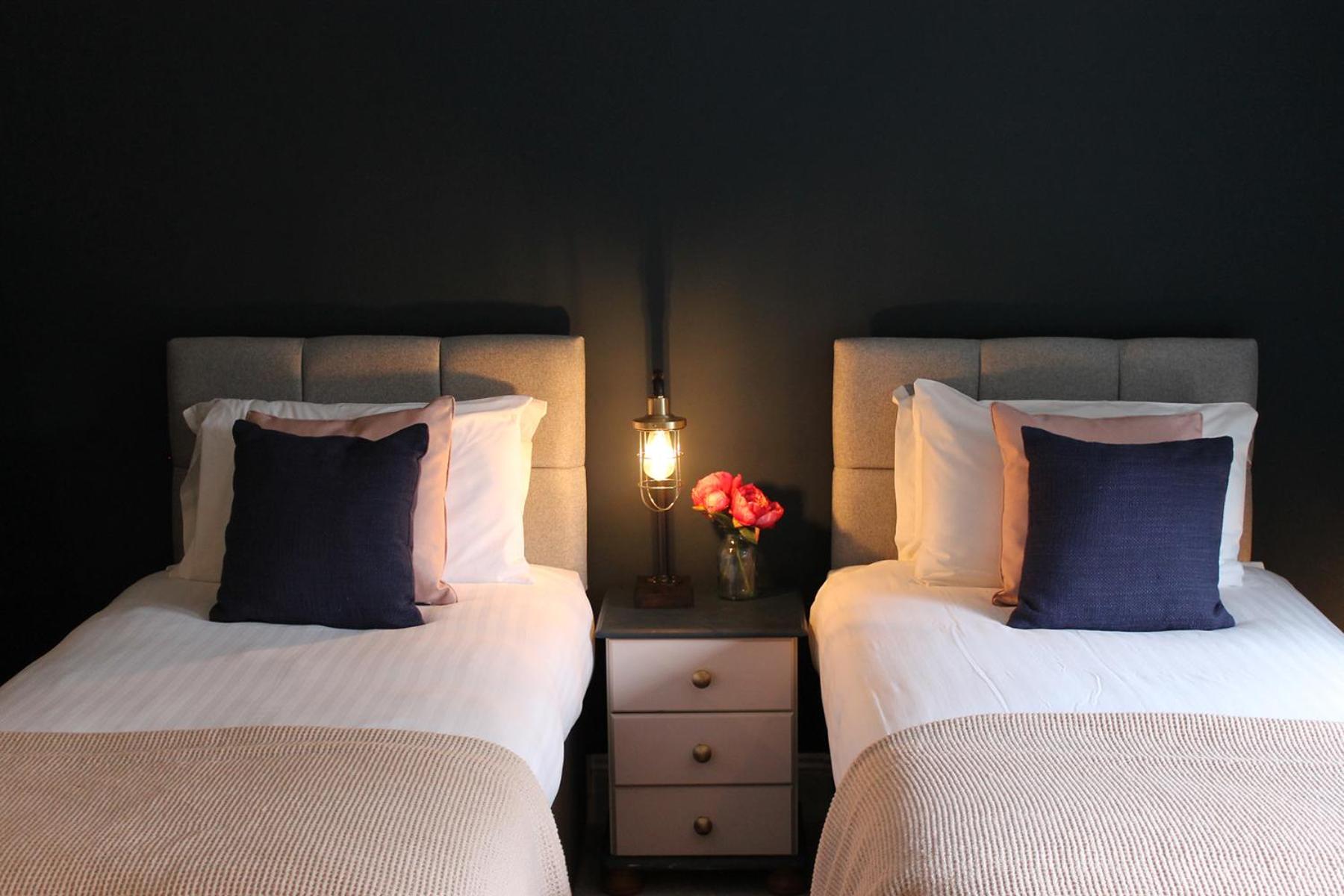 Deluxe Double or Twin Room - Photo 6