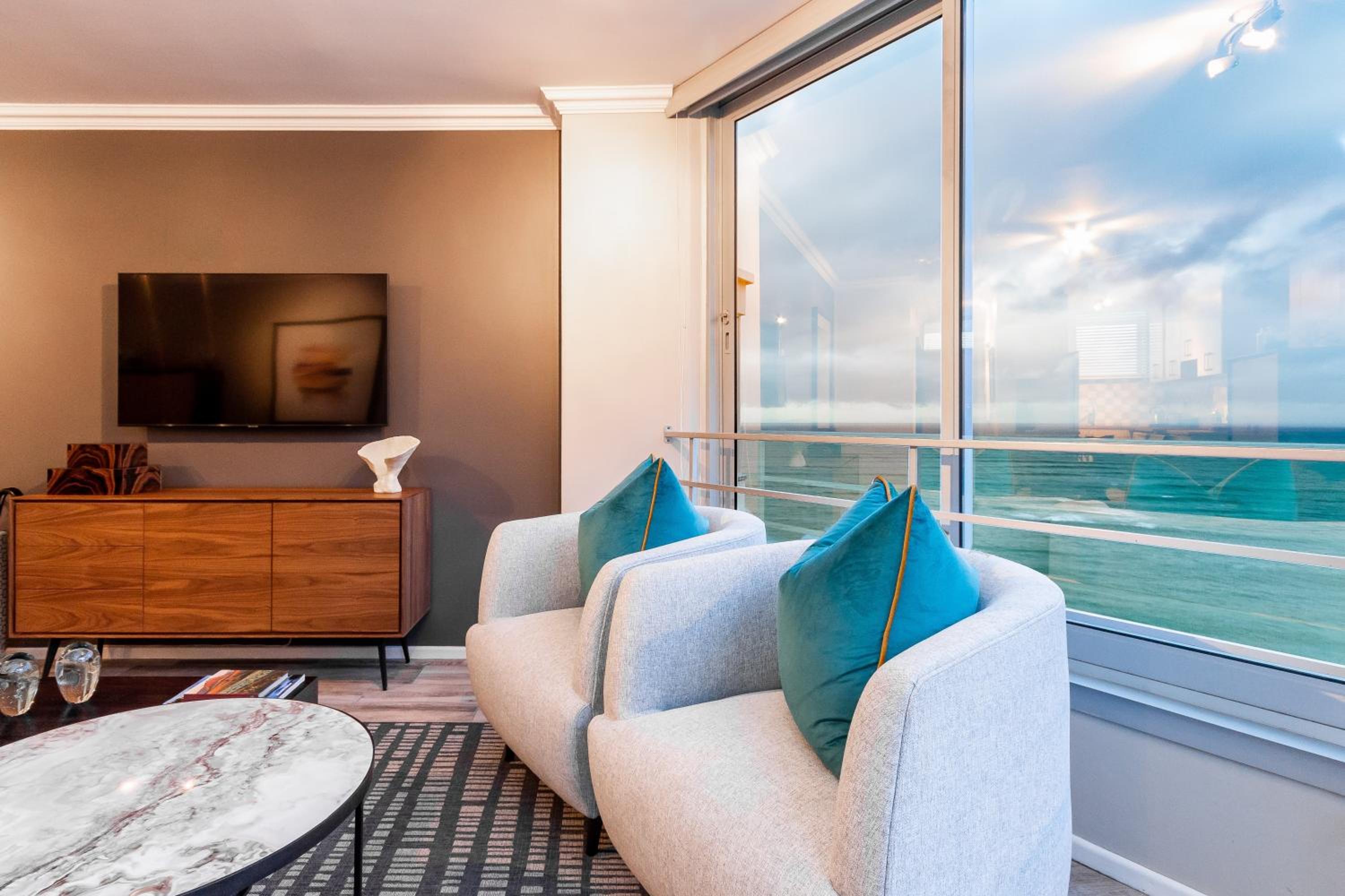 Two-Bedroom Apartment with Sea View - Photo 8
