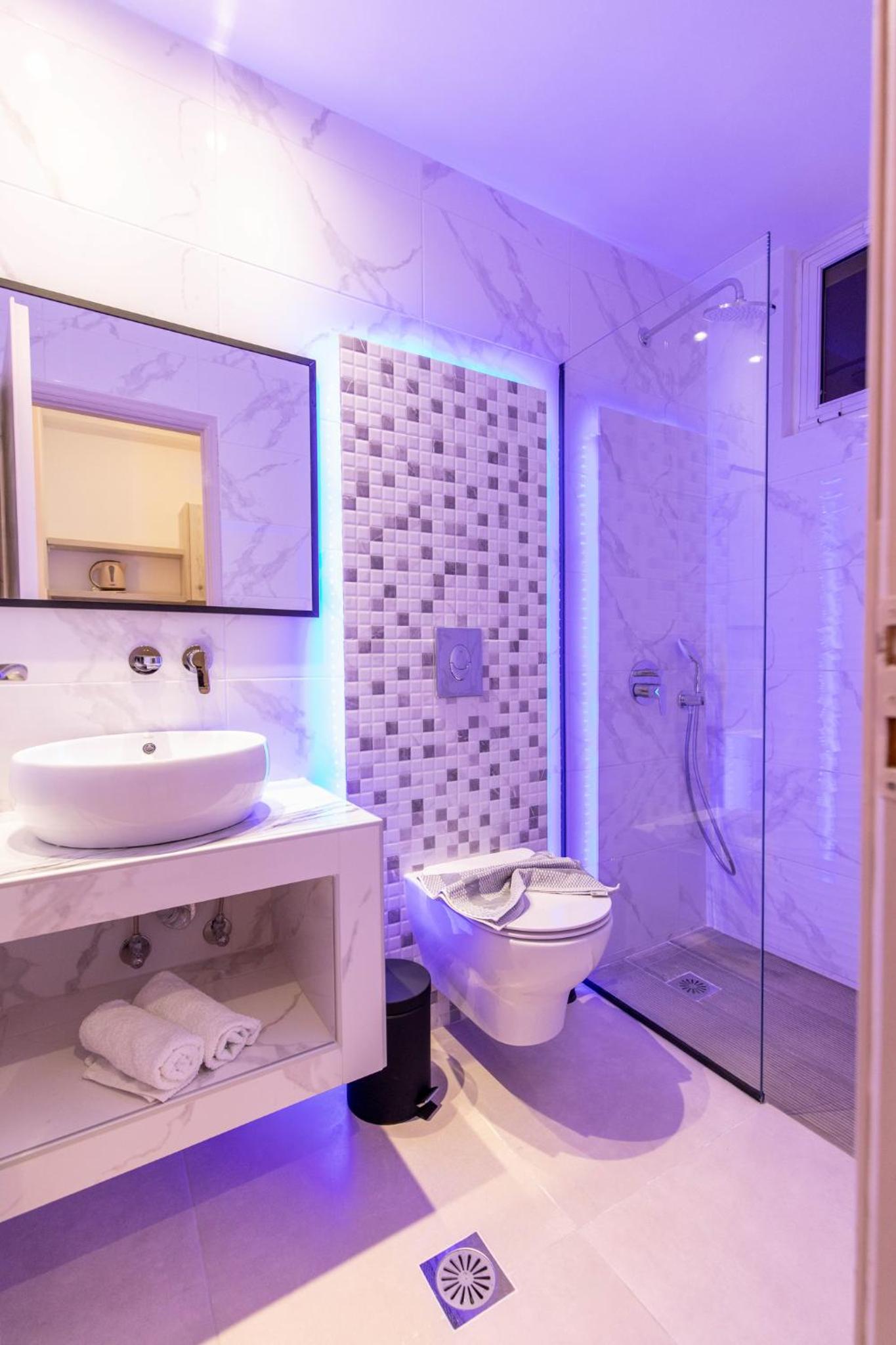 Junior Suite with Private Pool - Photo 11