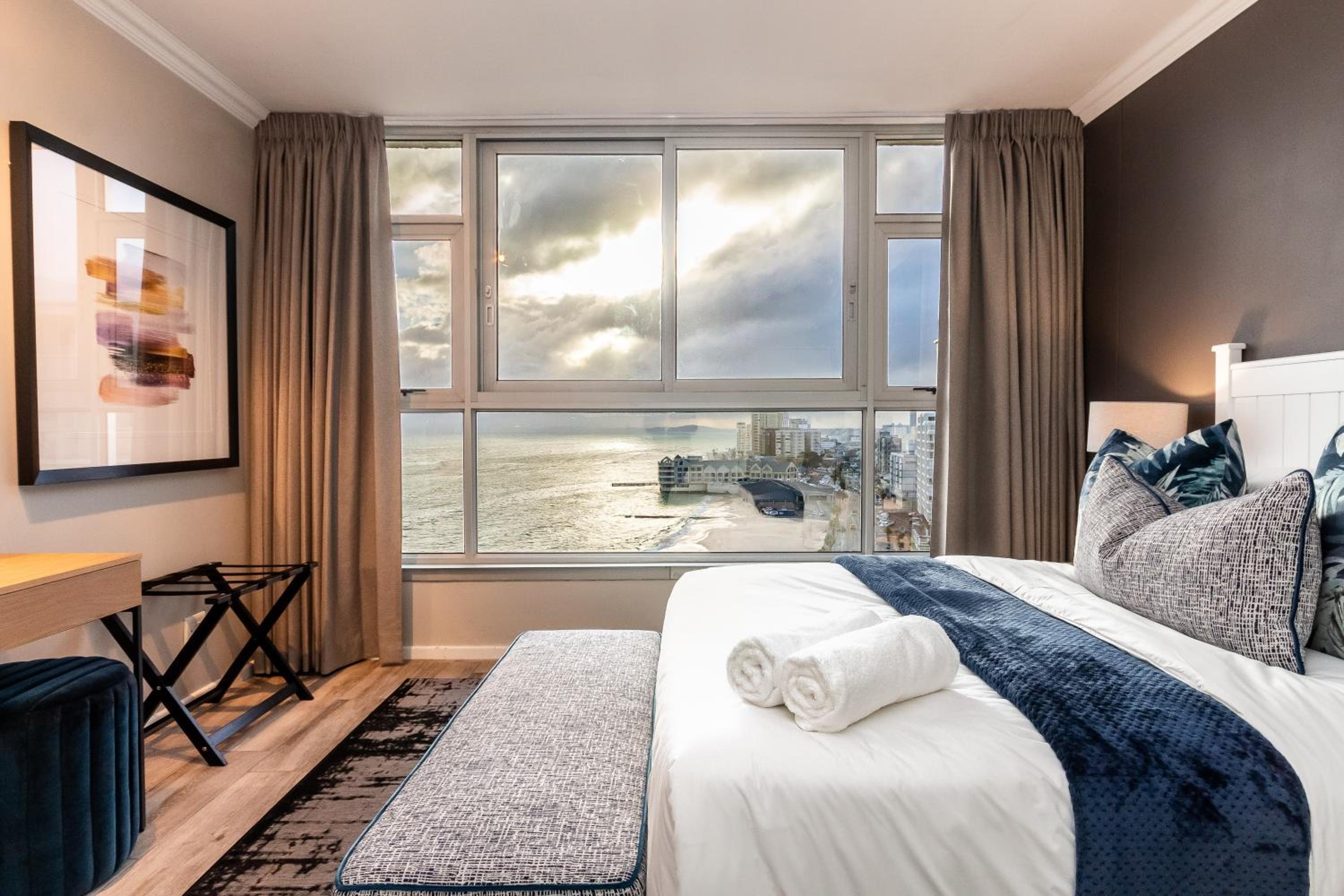 Two-Bedroom Apartment with Sea View - Photo 24