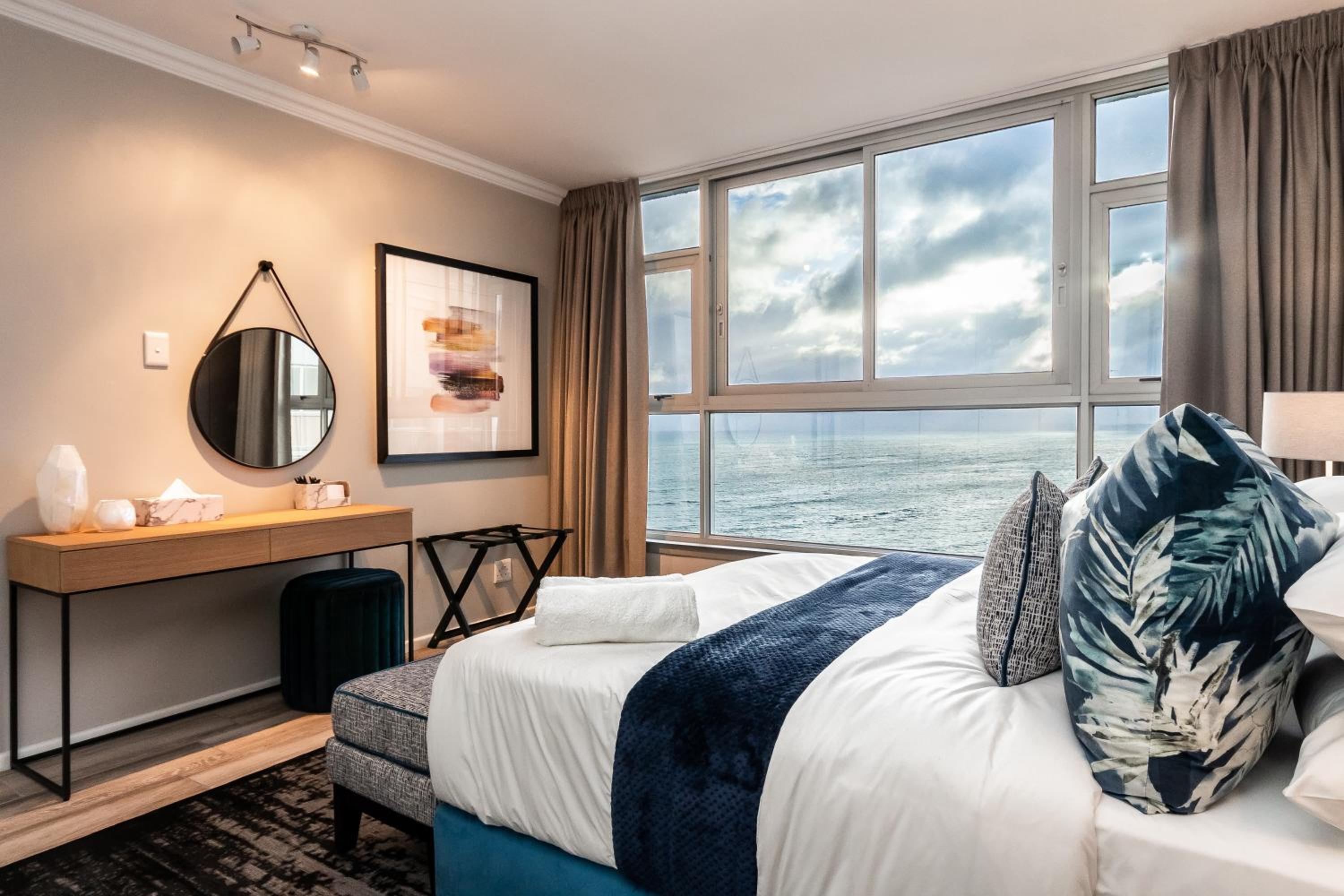 Two-Bedroom Apartment with Sea View - Photo 16