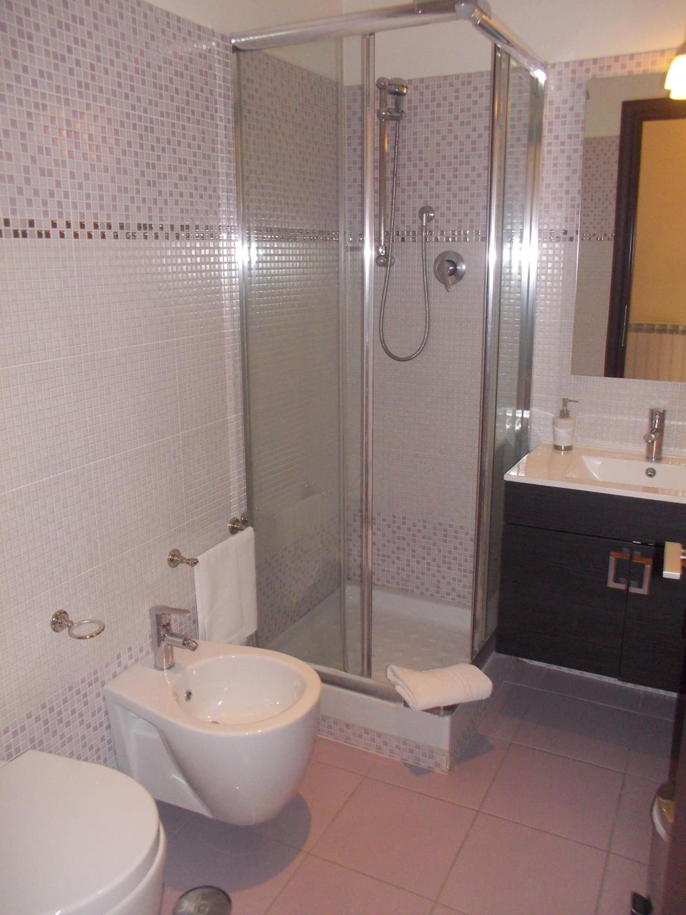 Superior Triple Room thumbnail 5