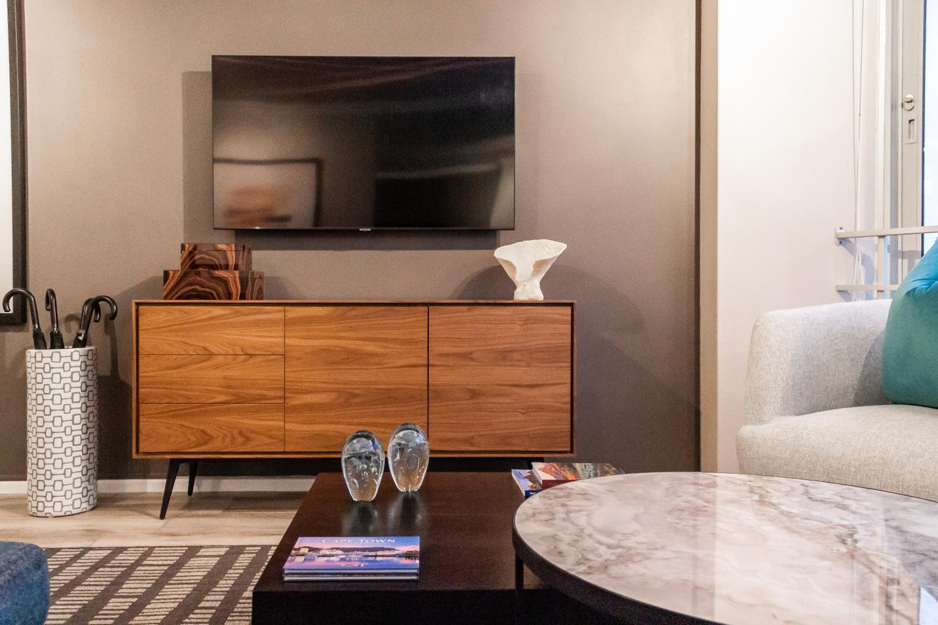 Two-Bedroom Apartment with Sea View - Photo 13