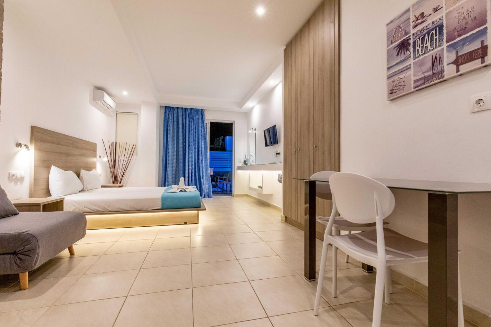 Suite with Private Pool - Photo 5