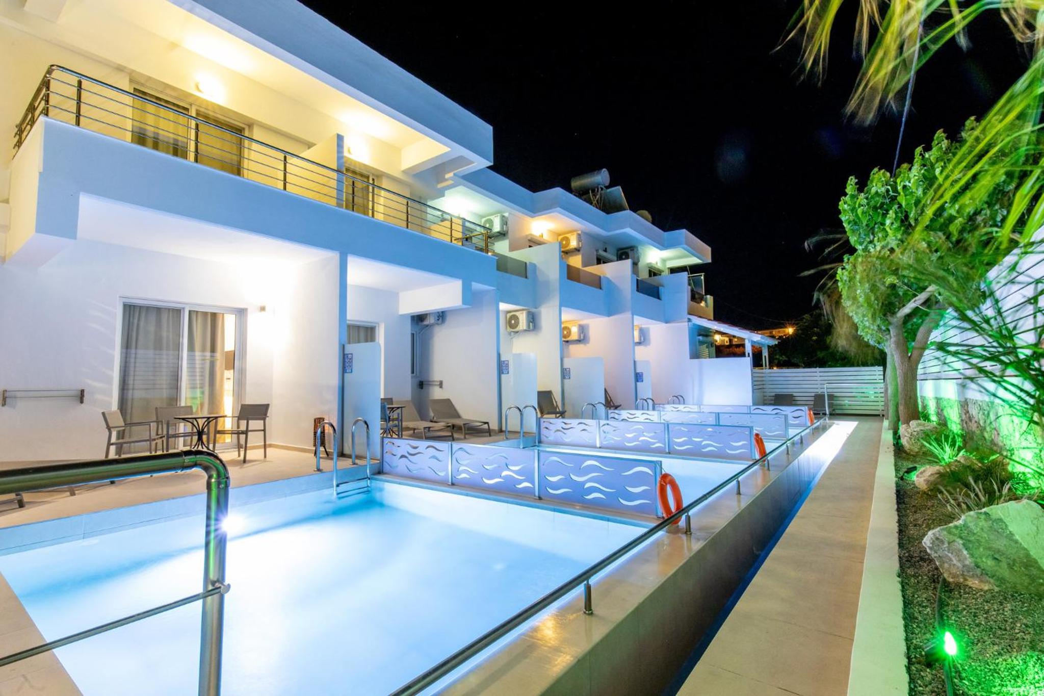 Suite with Private Pool - Photo 29