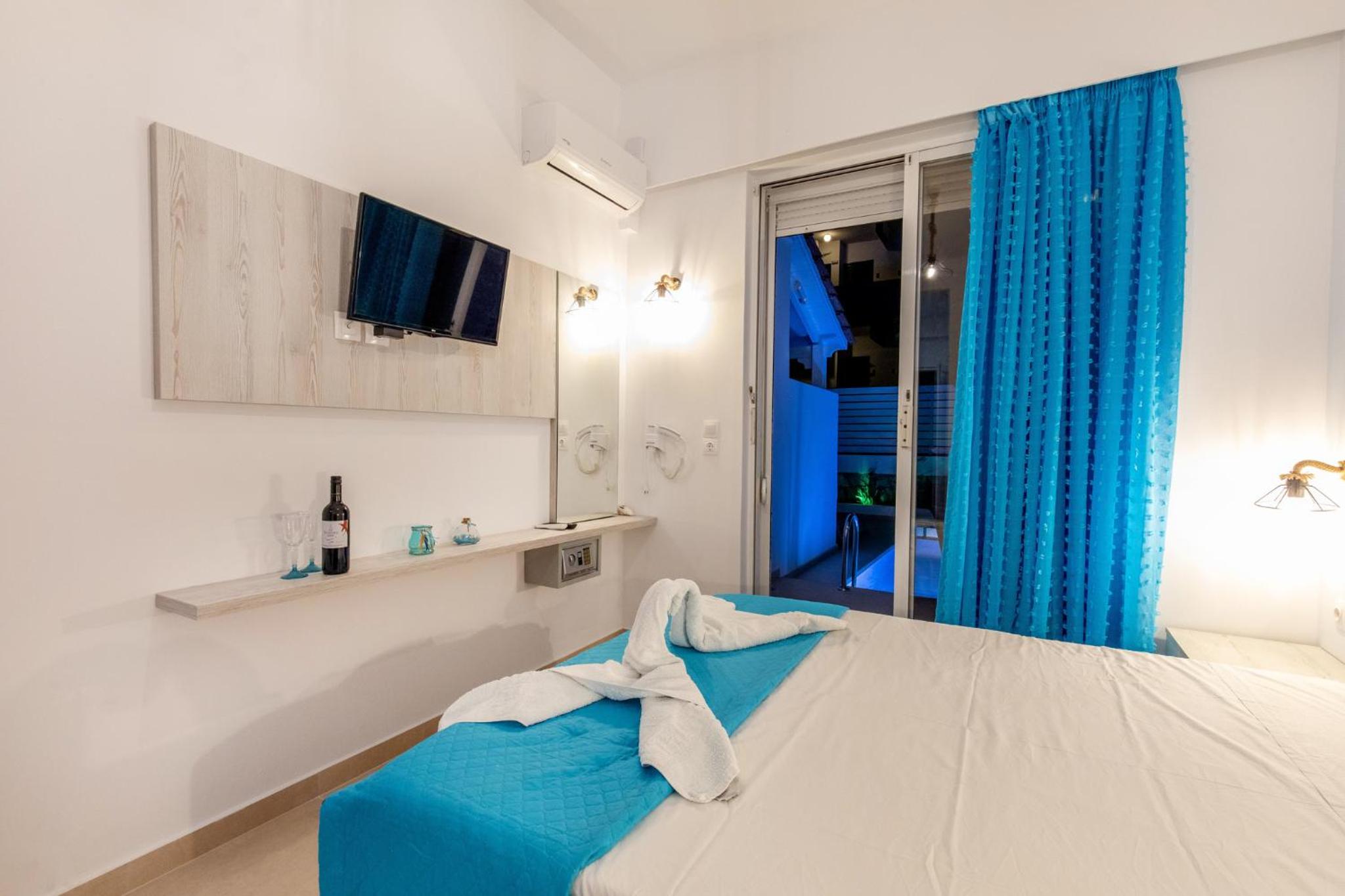 Junior Suite with Private Pool - Photo 23