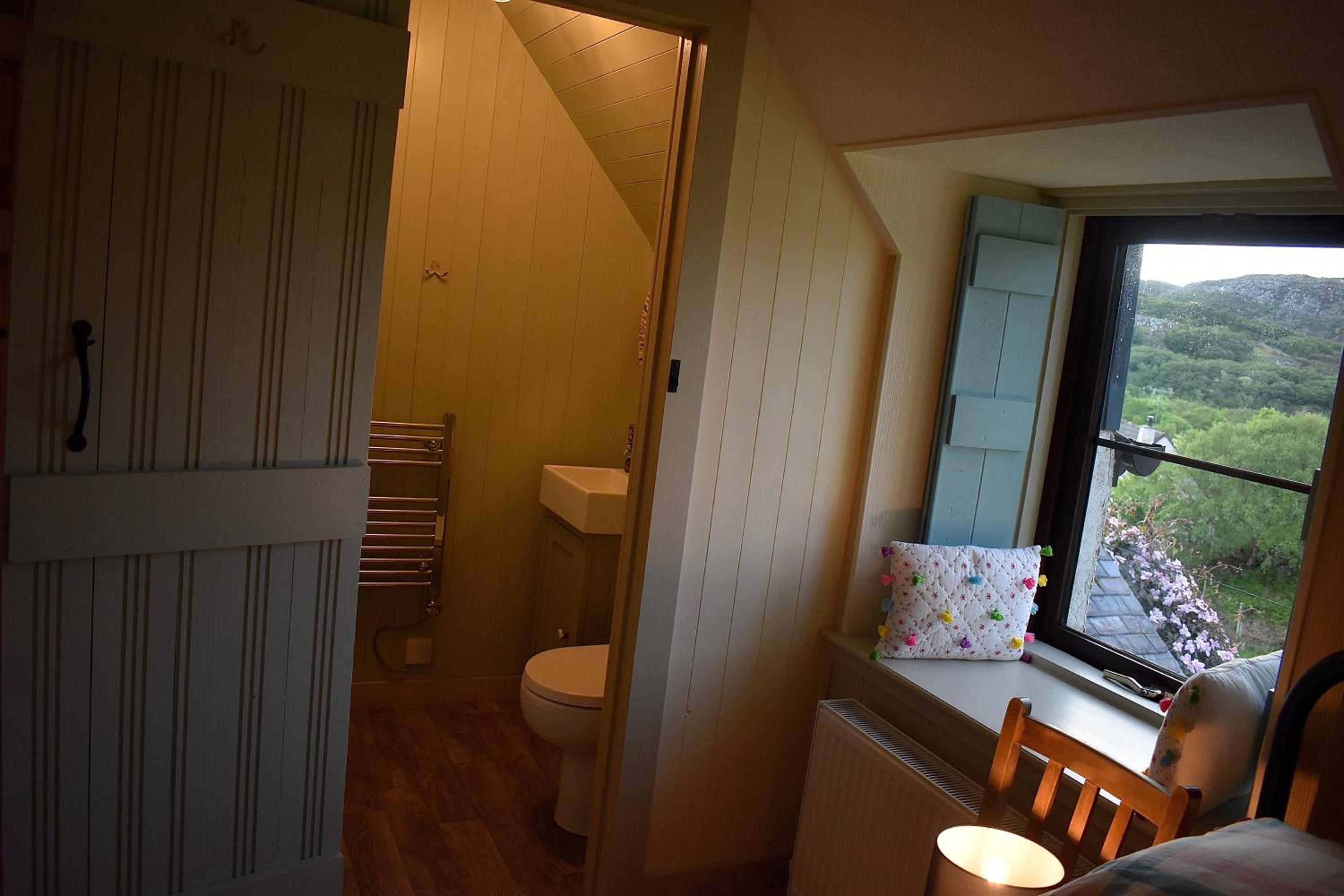 Twin or Double Room with Private Bathroom photo 2