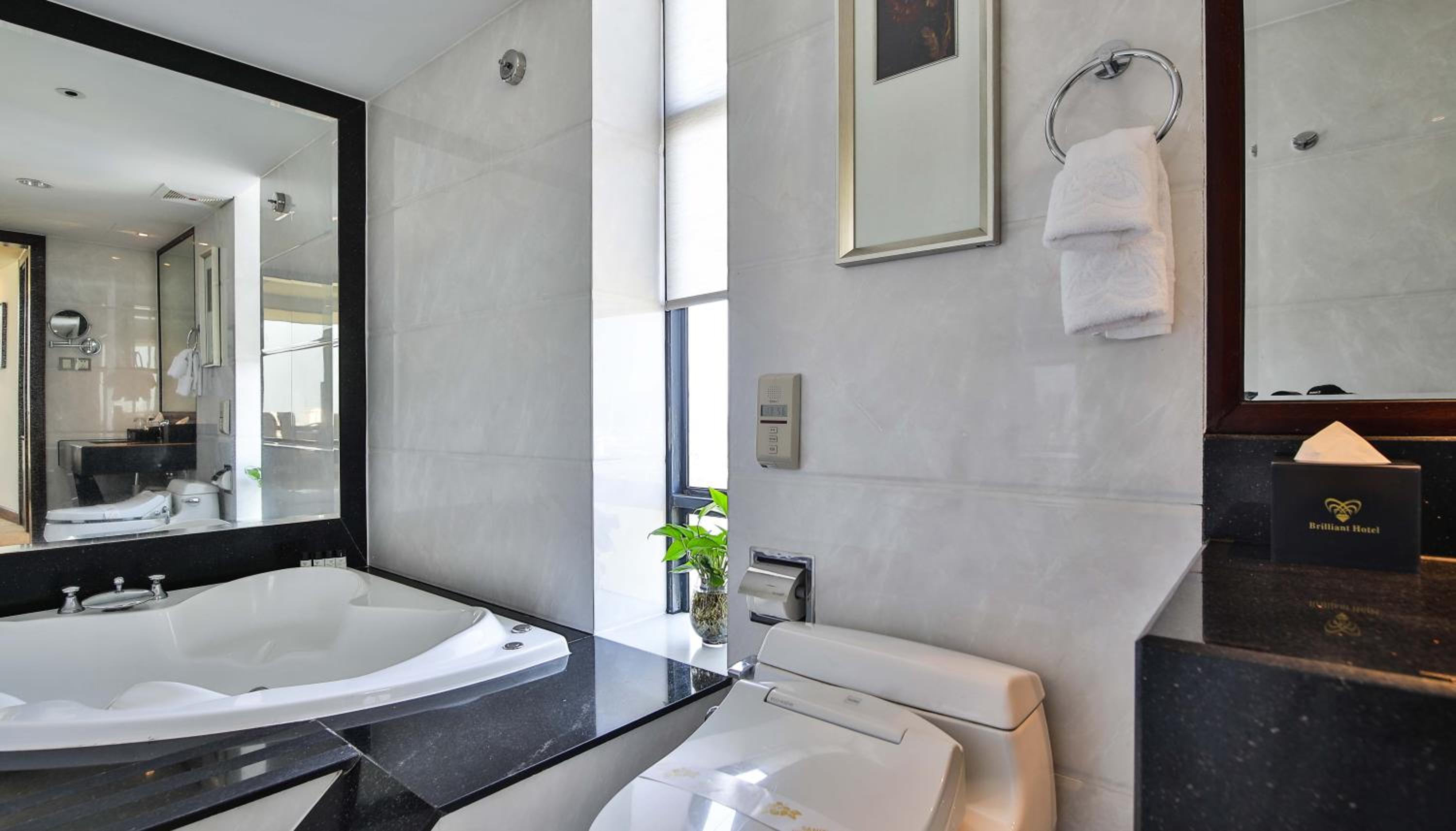 Grand Suite River View Double Room - One-way airport transfer & Afternoon Tea Included Once Per Stay - Photo 4