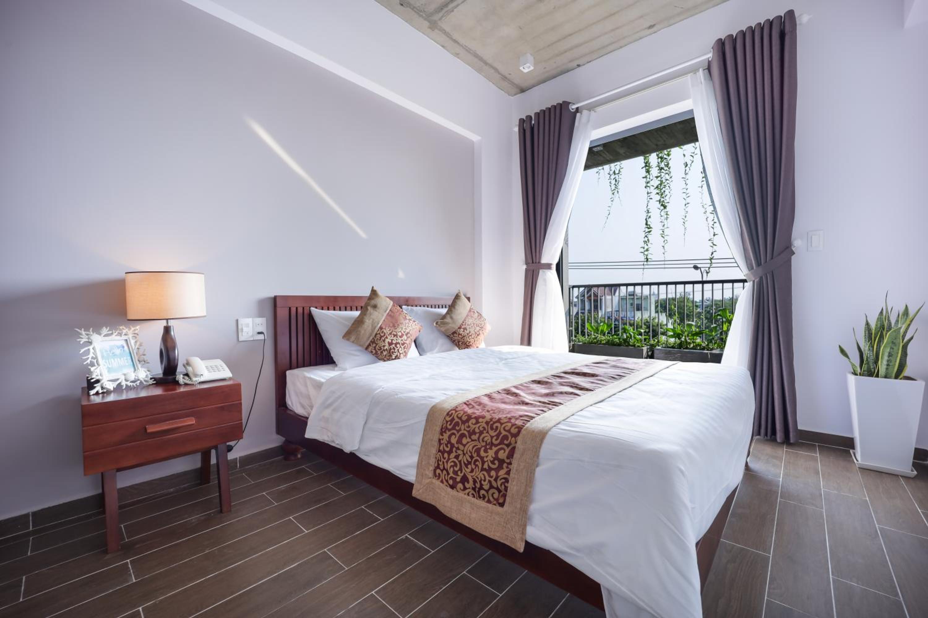 Deluxe Double Room with Balcony - Photo 1