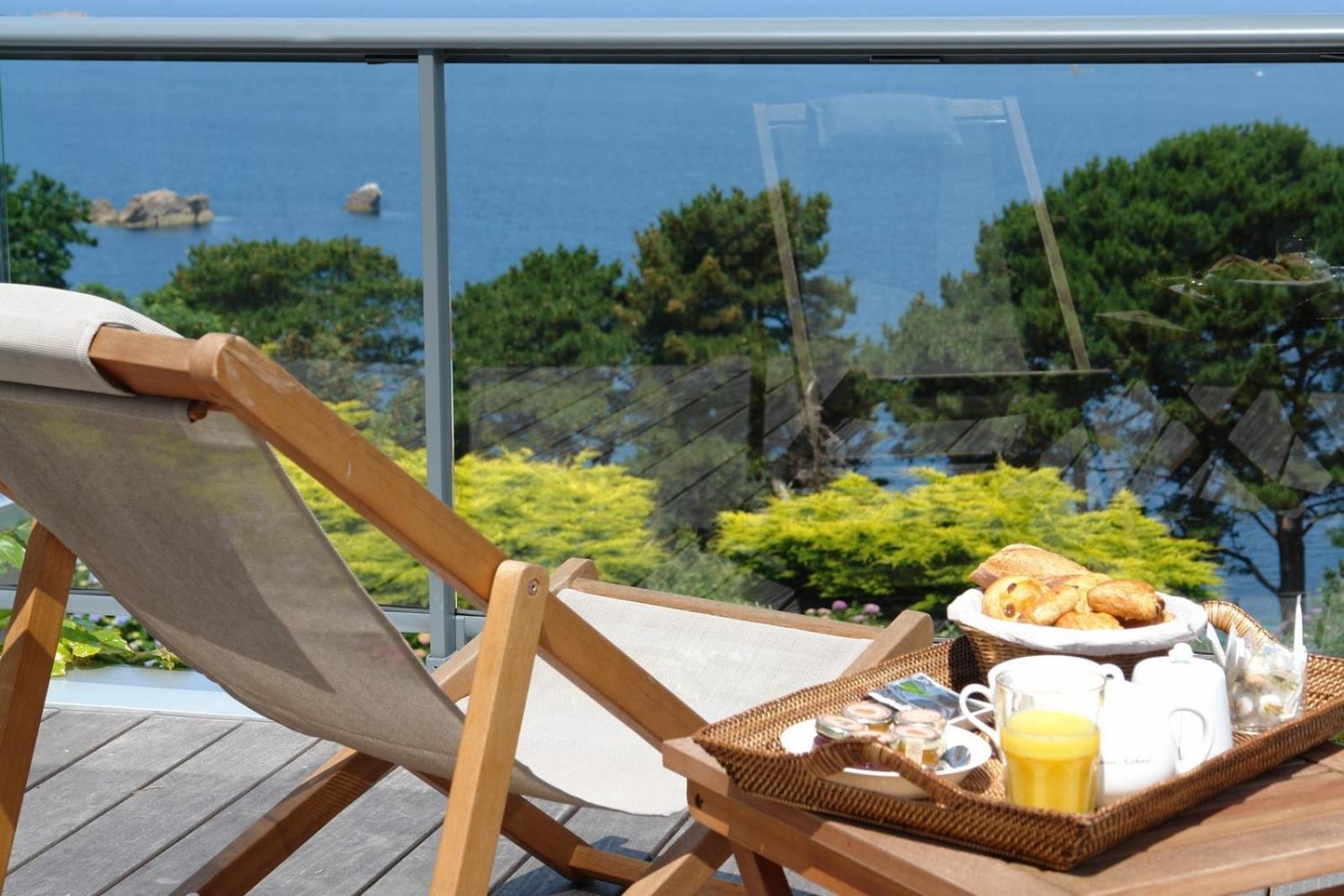 Double Room with Terrace and Sea View   - Photo 4