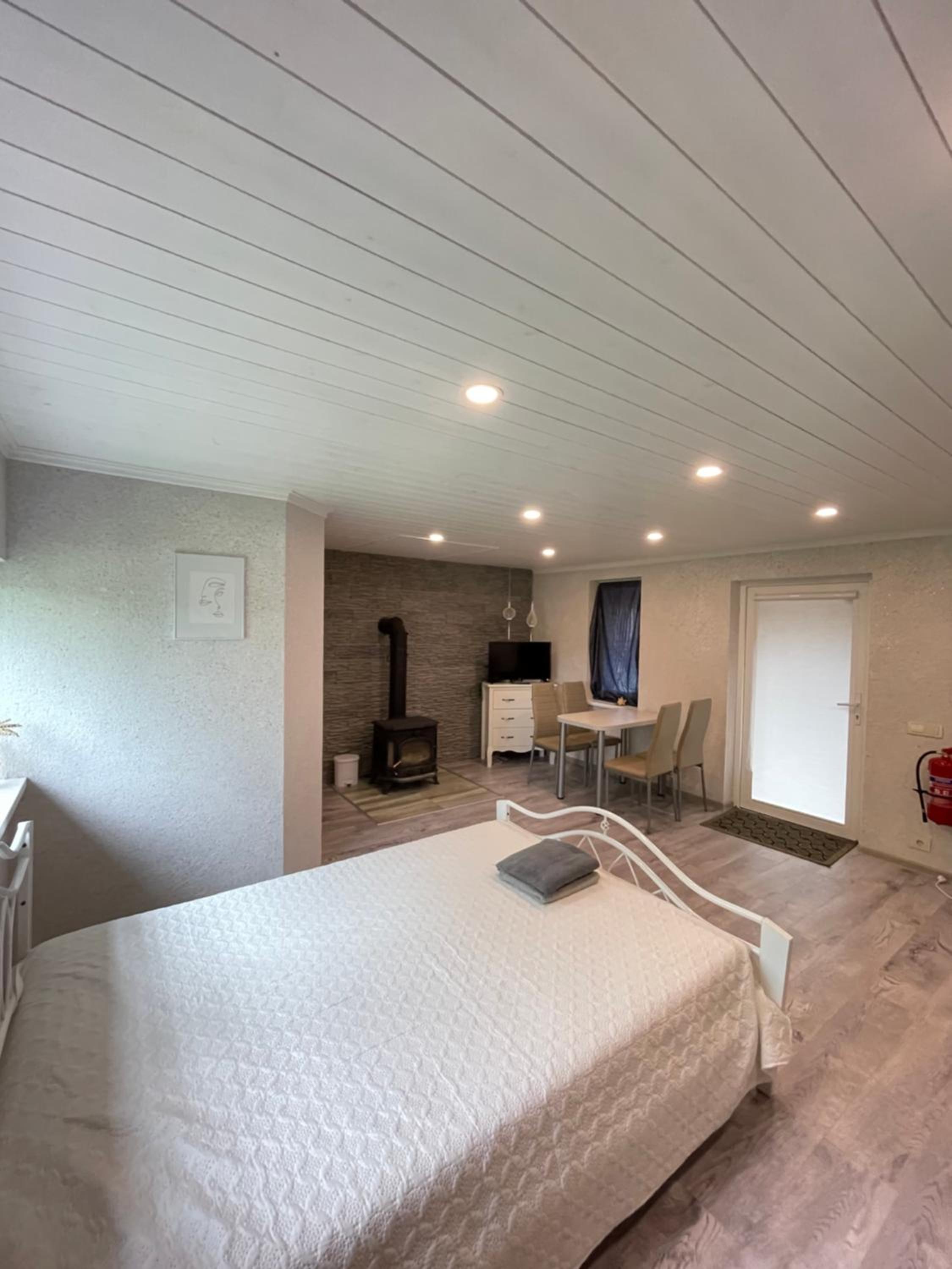 Quadruple Room with Bathroom - Photo 1