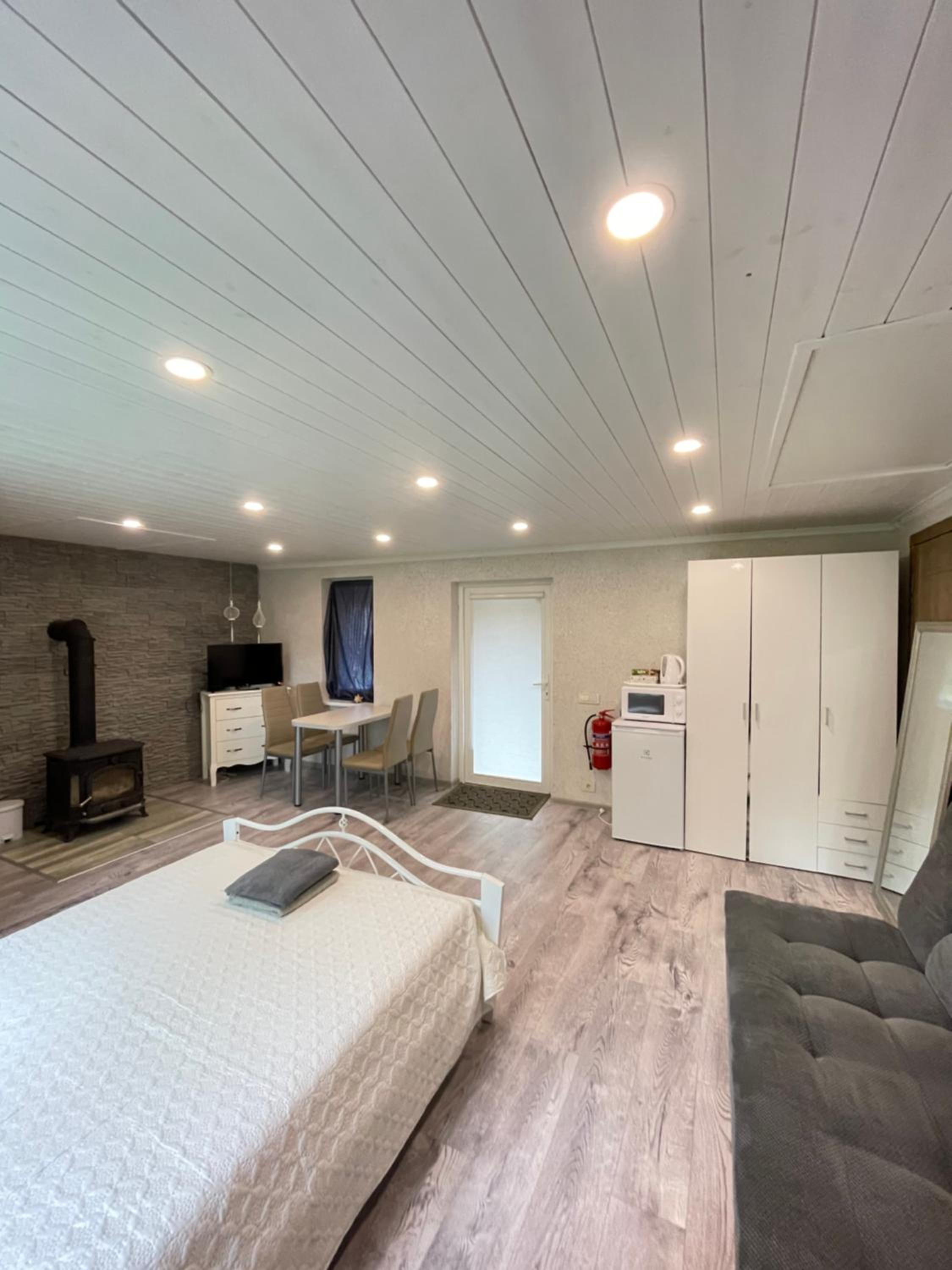 Quadruple Room with Bathroom - Photo 3