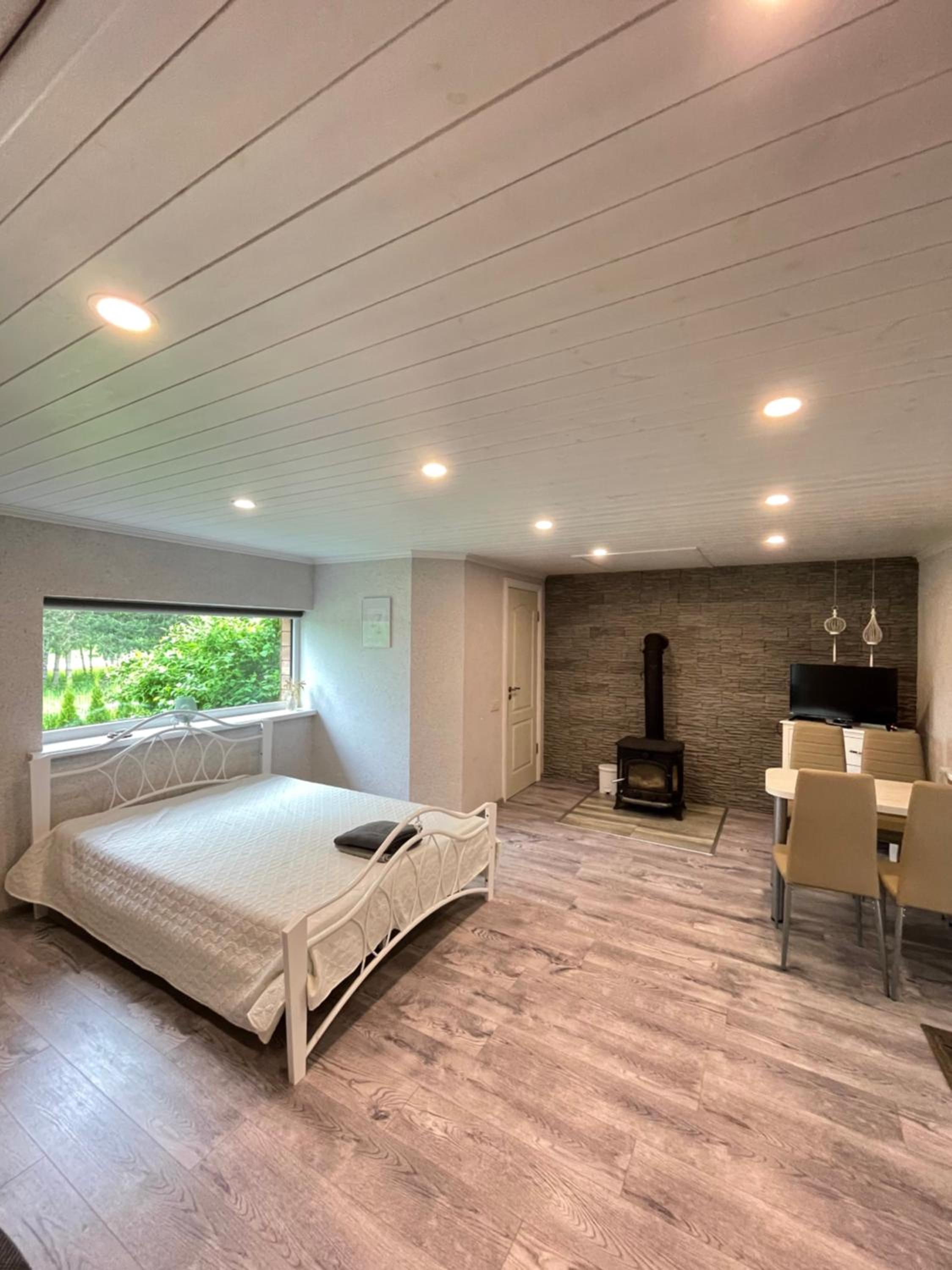 Quadruple Room with Bathroom - Photo 11