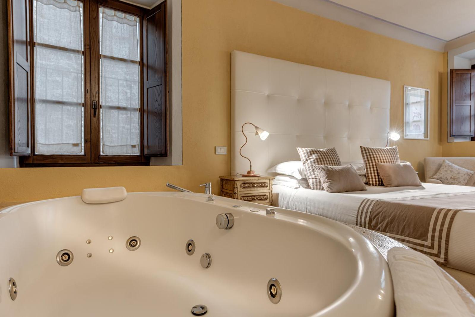 Junior Suite with jacuzzi - Photo 1