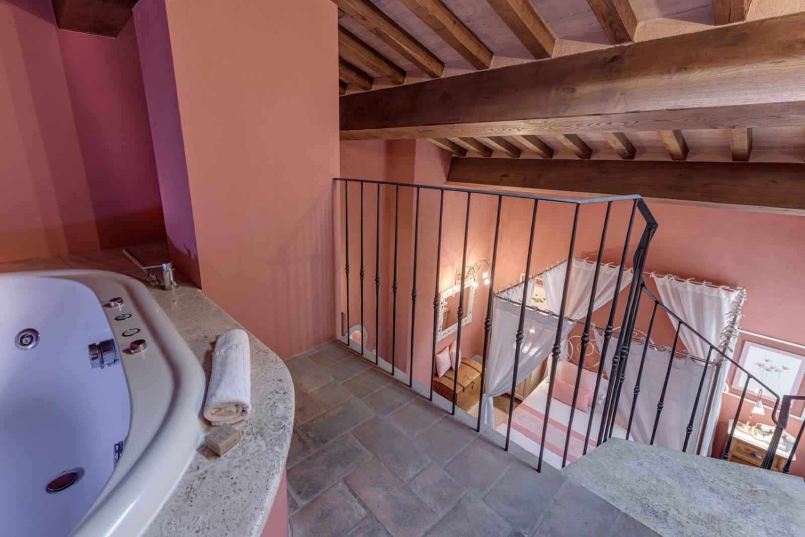 Suite with Hot Tub - Photo 10