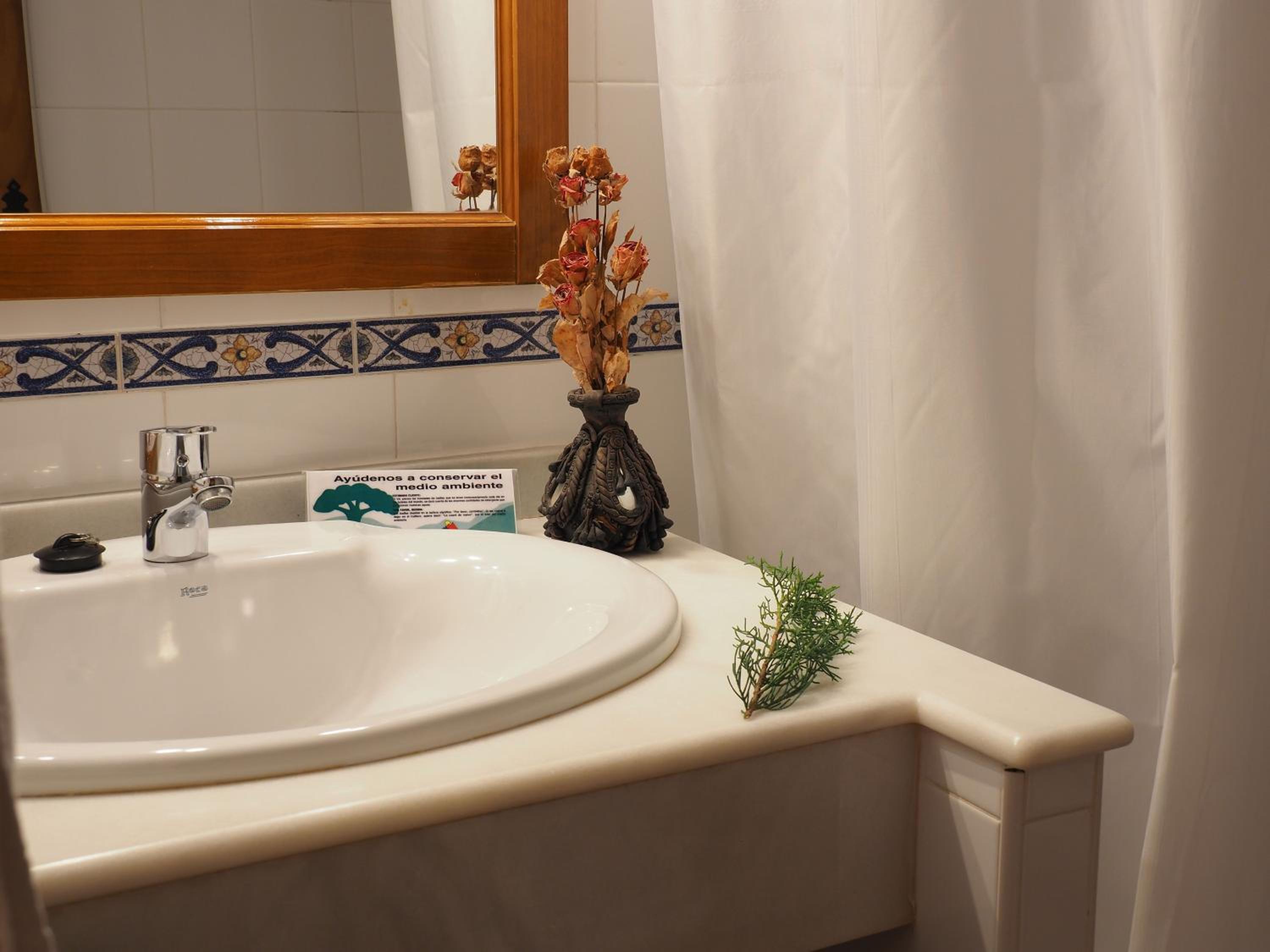 Standard Double Or Twin Room - Photo 2