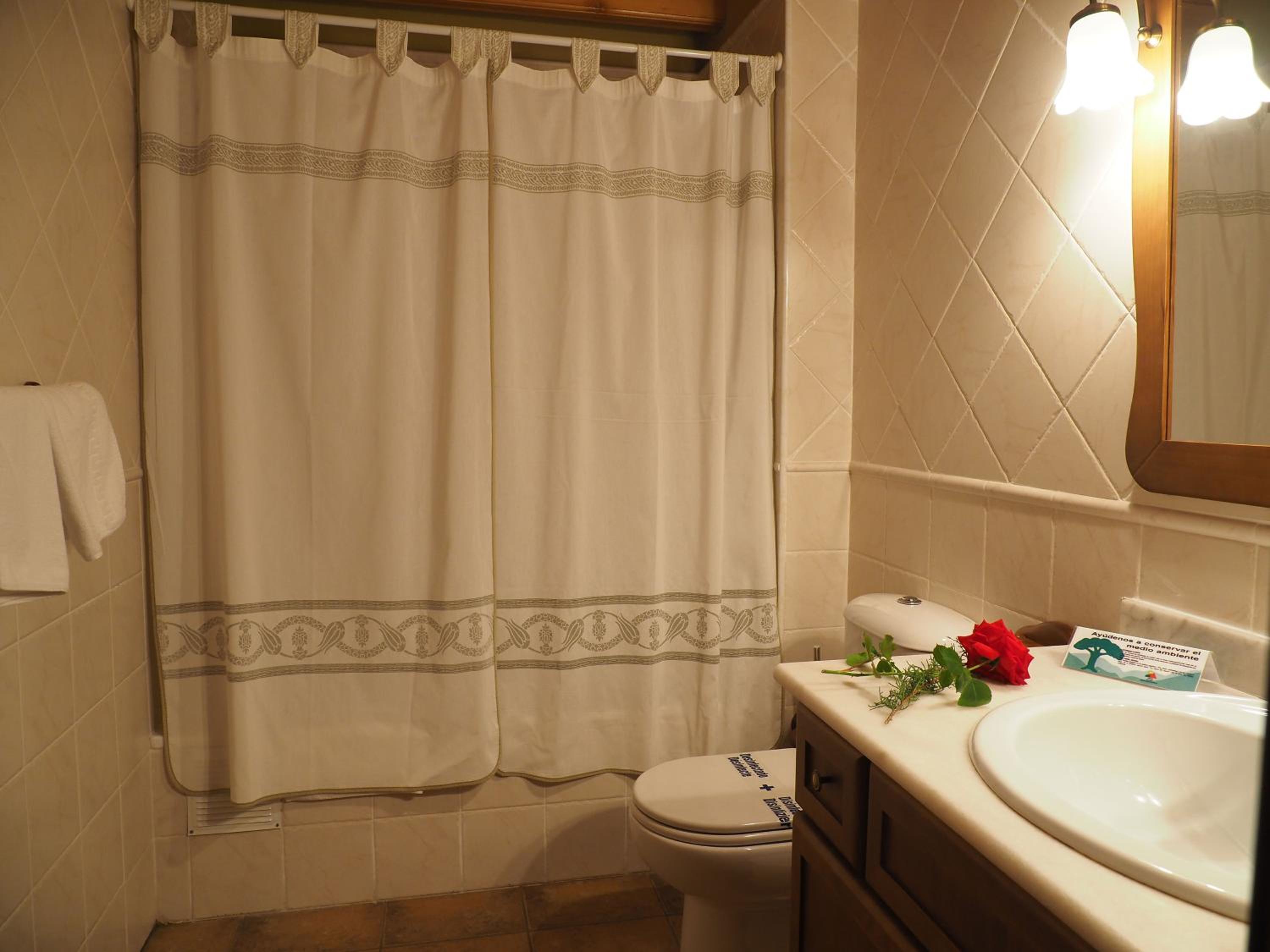 Standard Double Or Twin Room - Photo 4