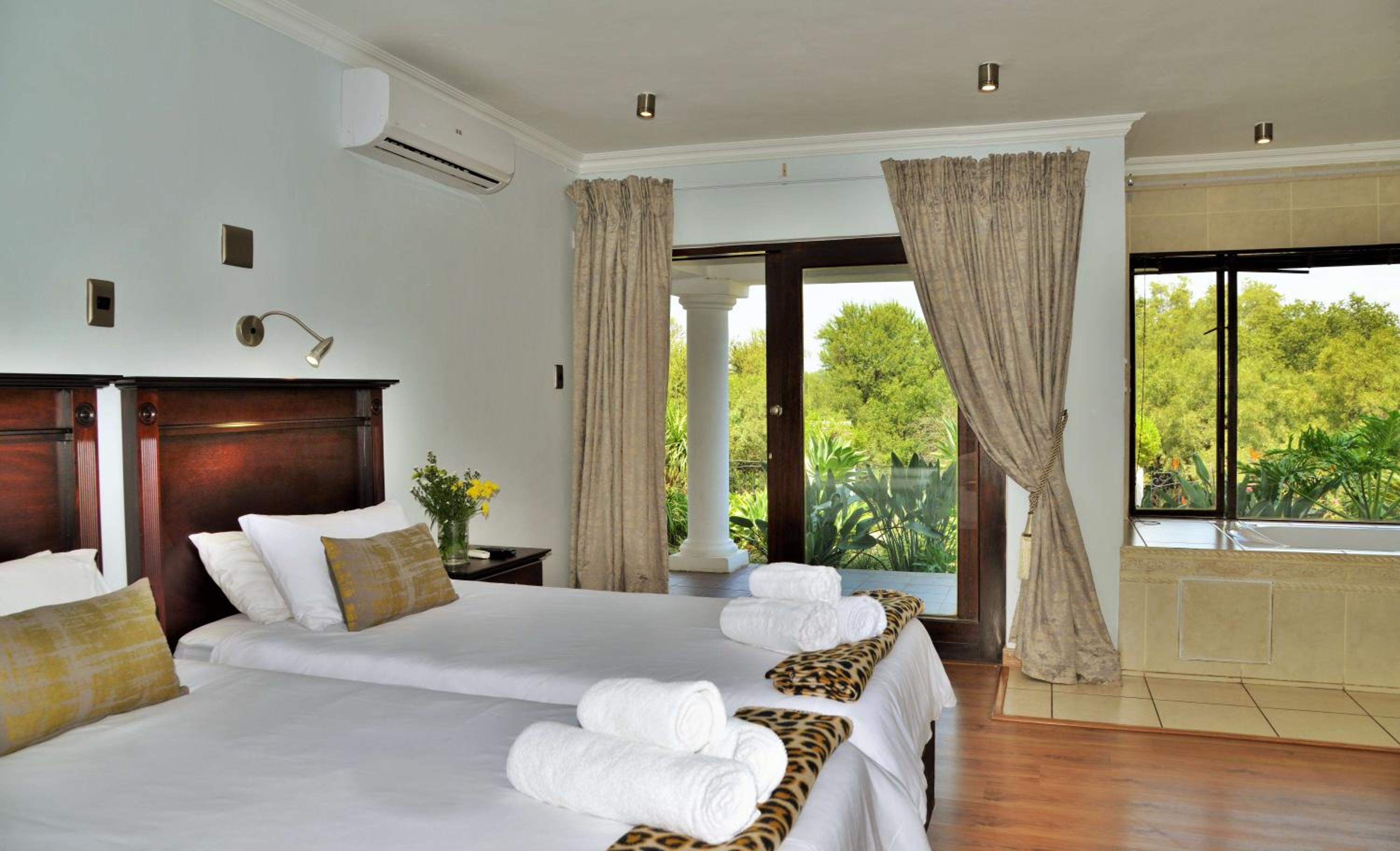 Basic King Room - Photo 3