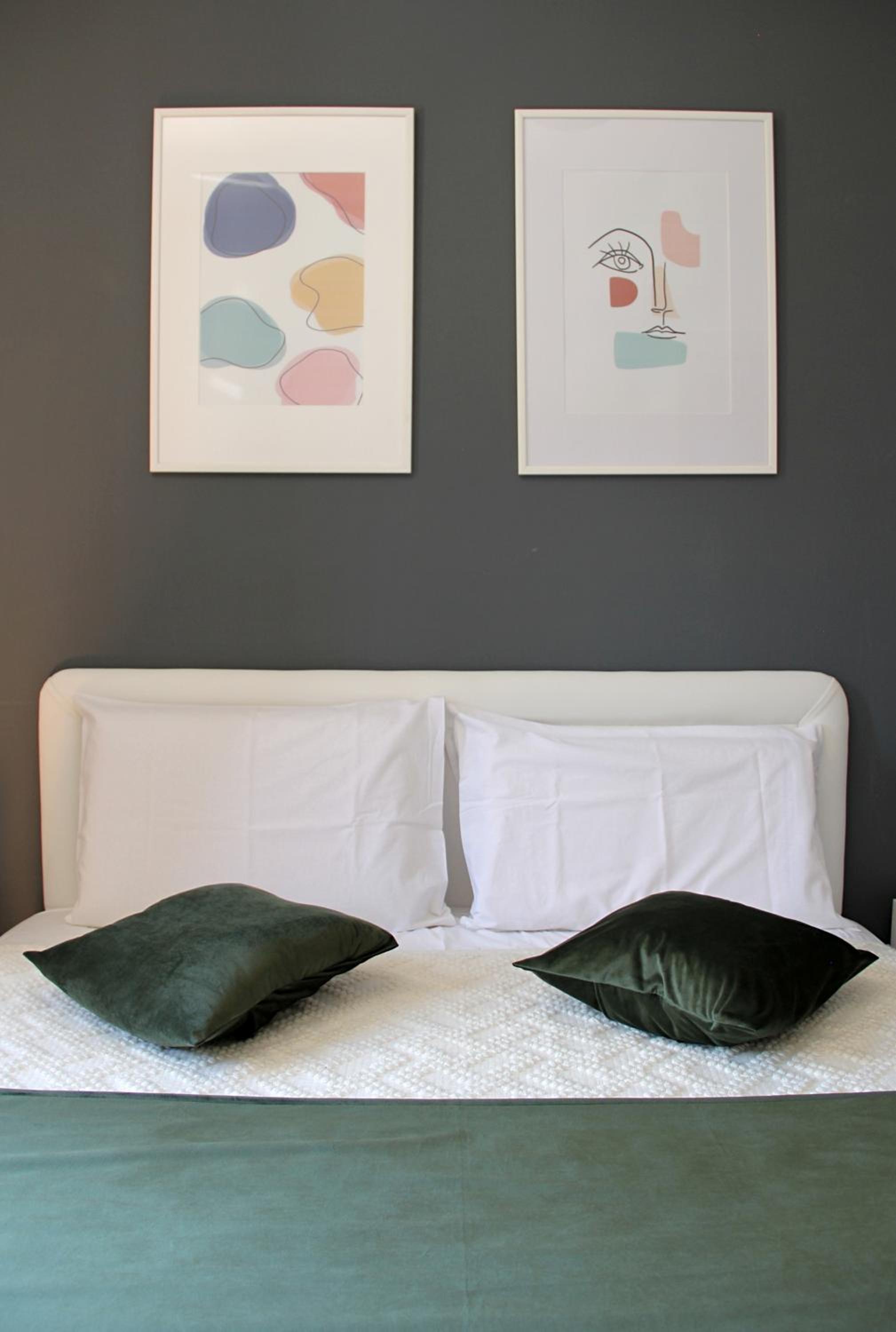 One-Bedroom Apartment - Photo 1