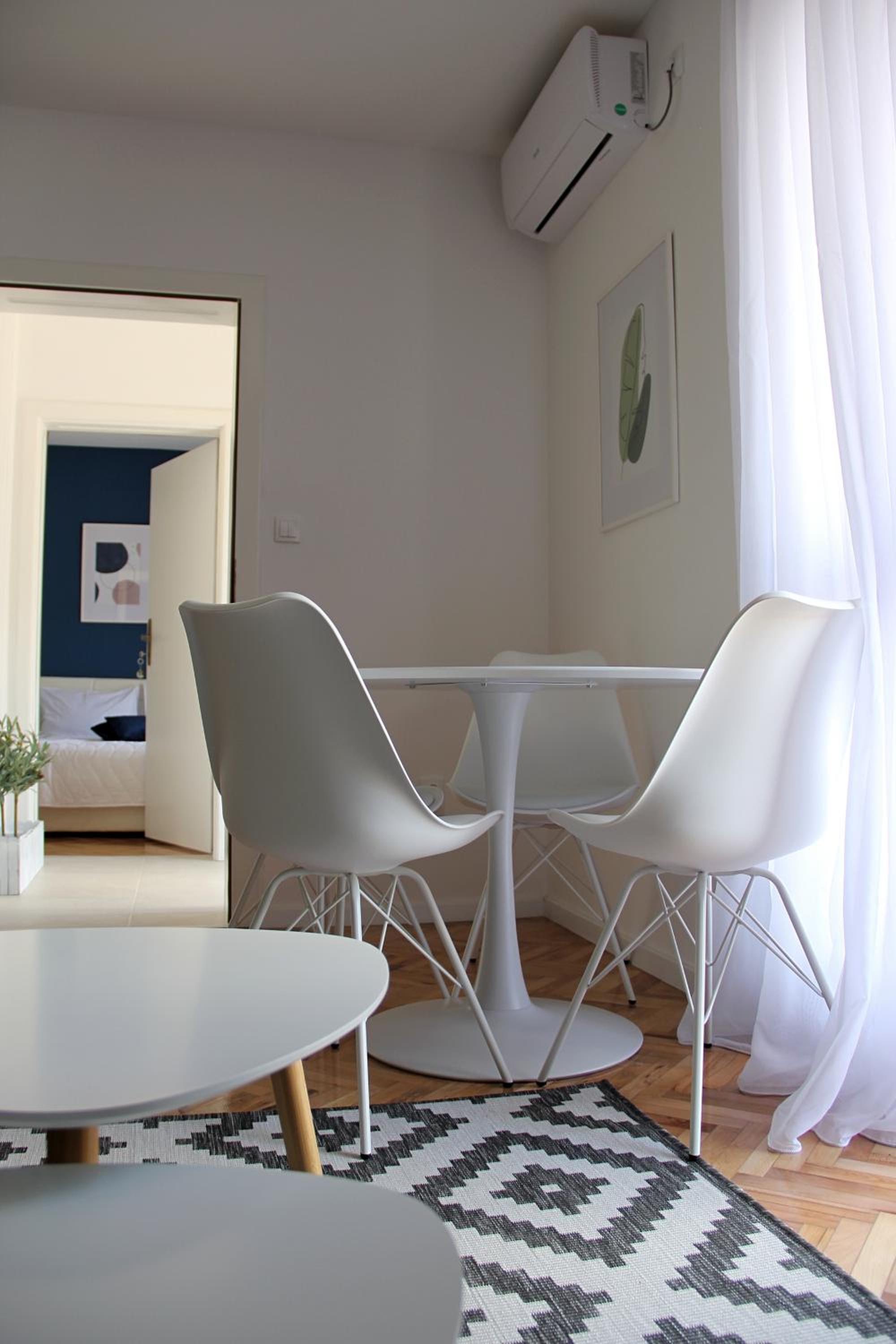 One-Bedroom Apartment - Photo 7