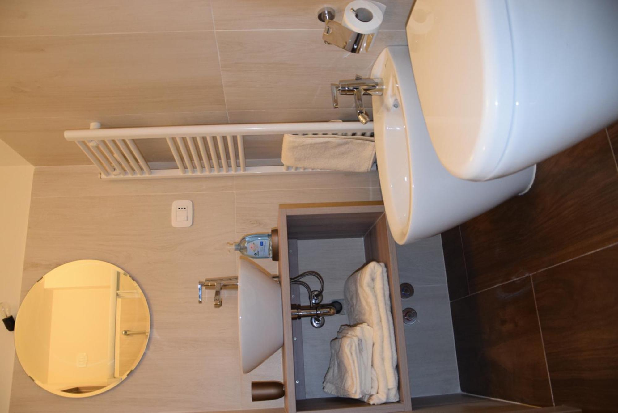 Double Room - Photo 6